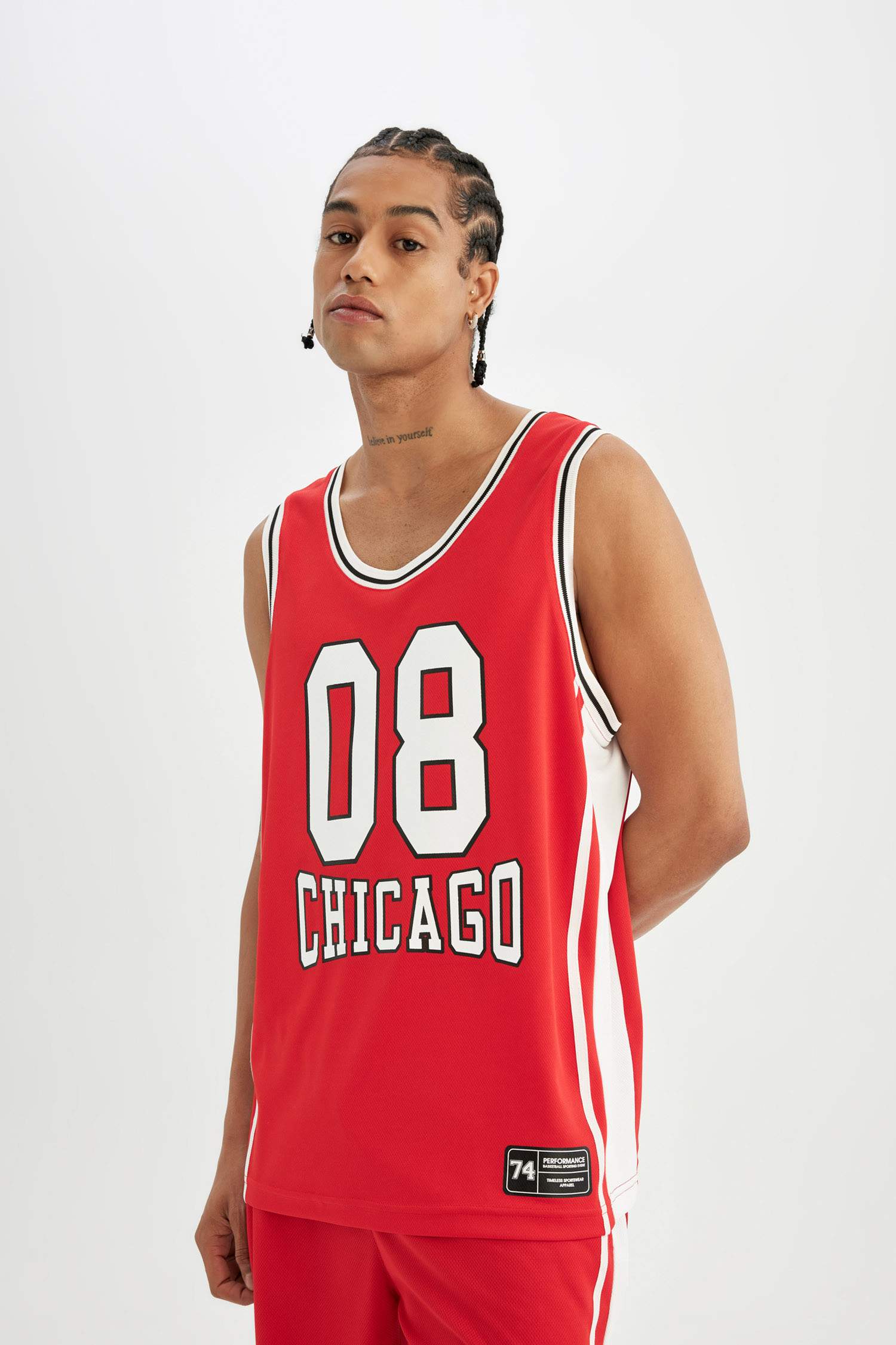 تي شيرت كت رياضي قصة عادية بدون كم من DeFactoFit