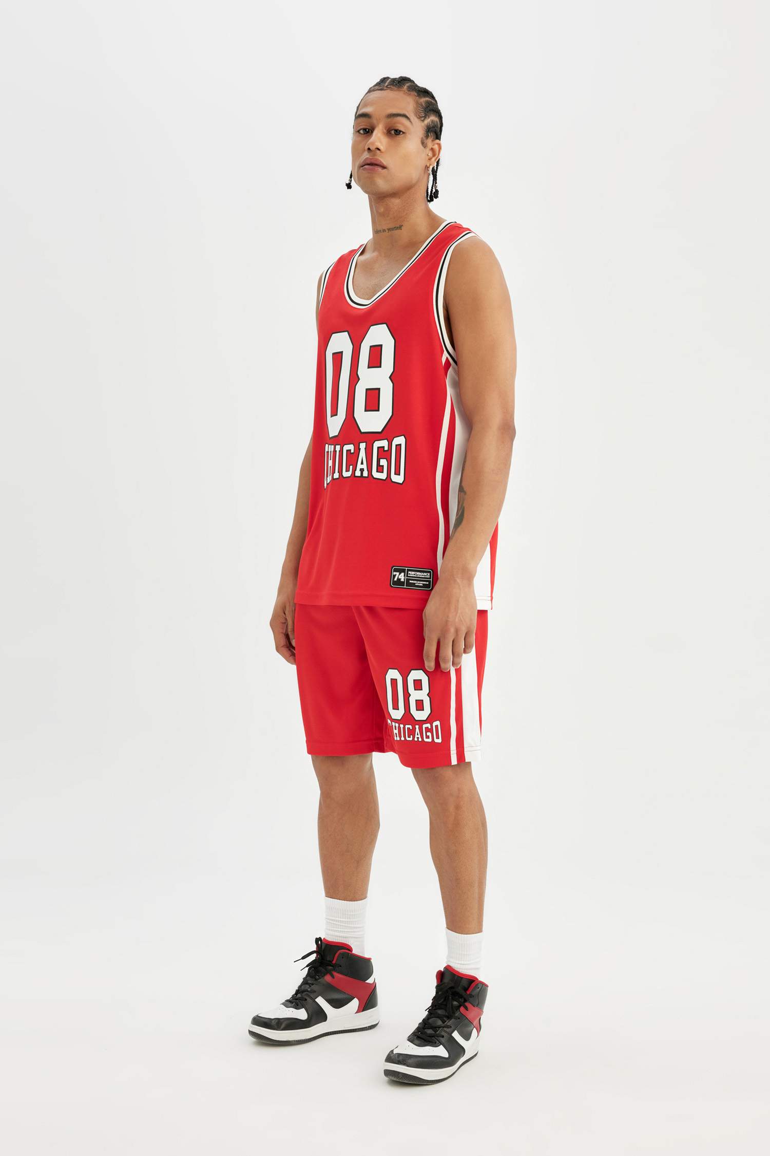 تي شيرت كت رياضي قصة عادية بدون كم من DeFactoFit