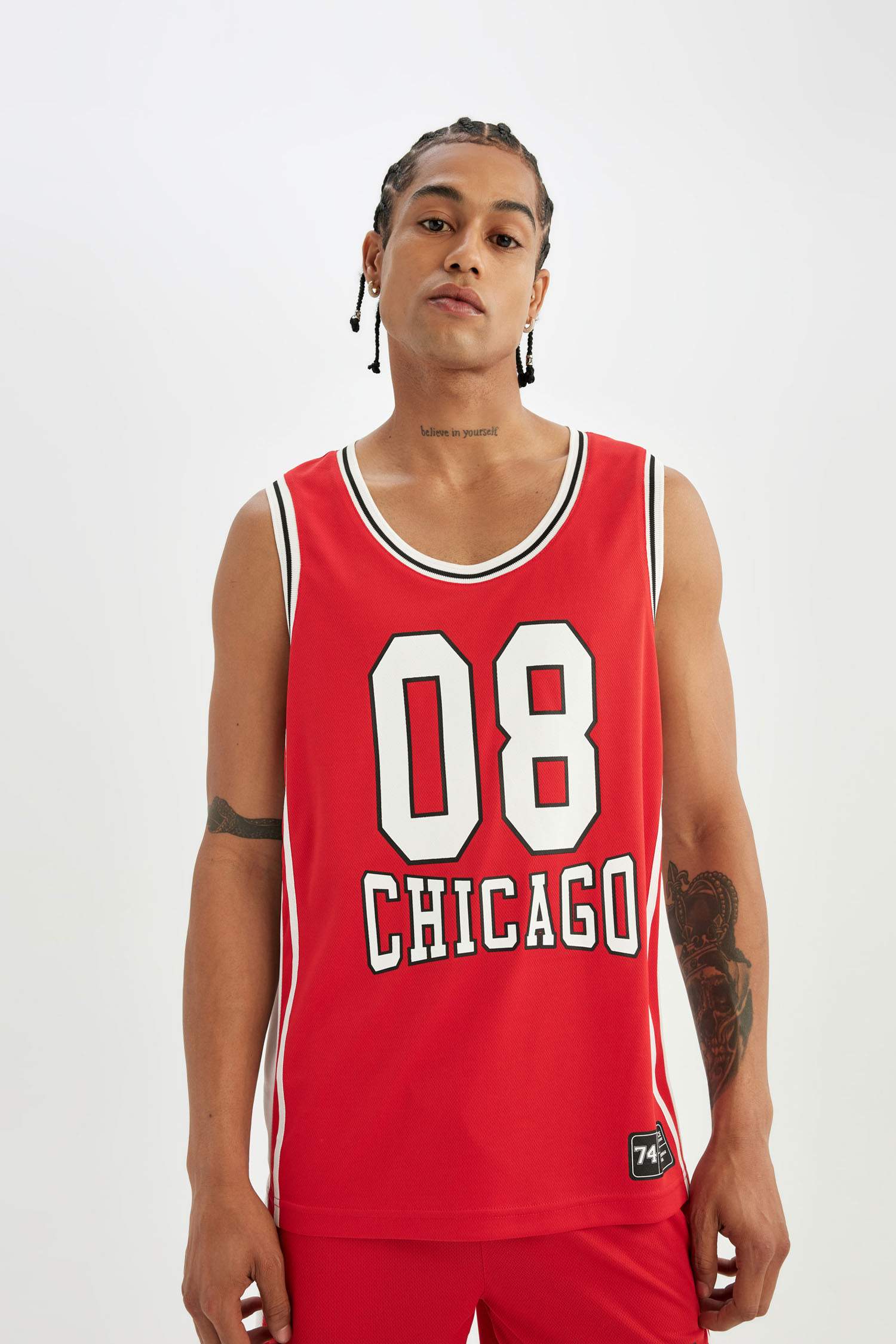 تي شيرت كت رياضي قصة عادية بدون كم من DeFactoFit