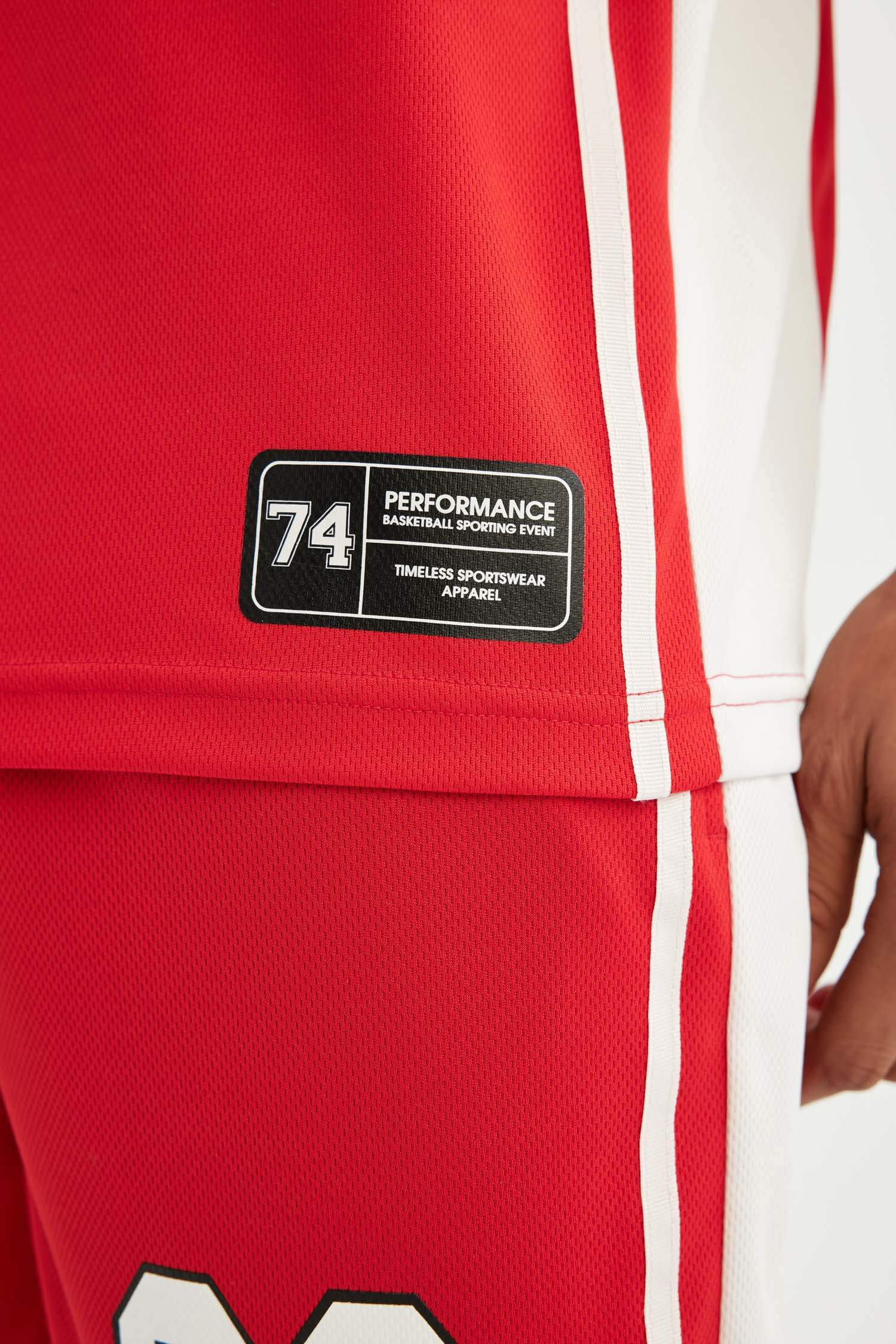 تي شيرت كت رياضي قصة عادية بدون كم من DeFactoFit