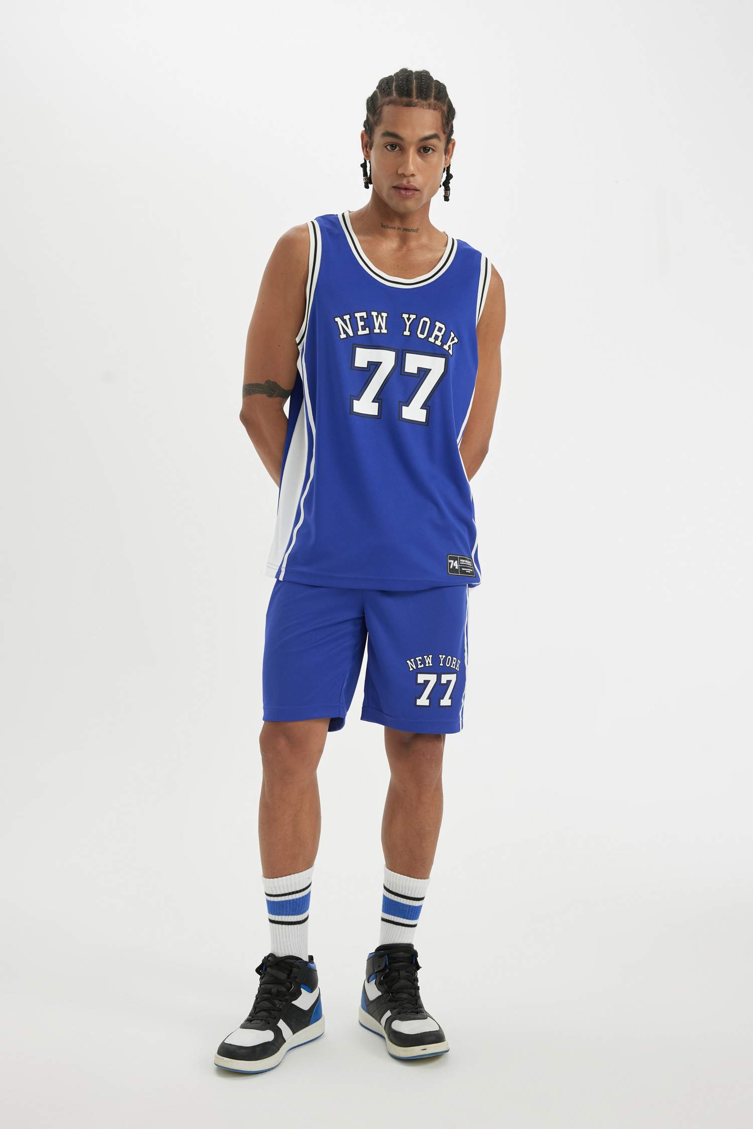 شورت قصير رياضي قصة عادية من DeFactoFit