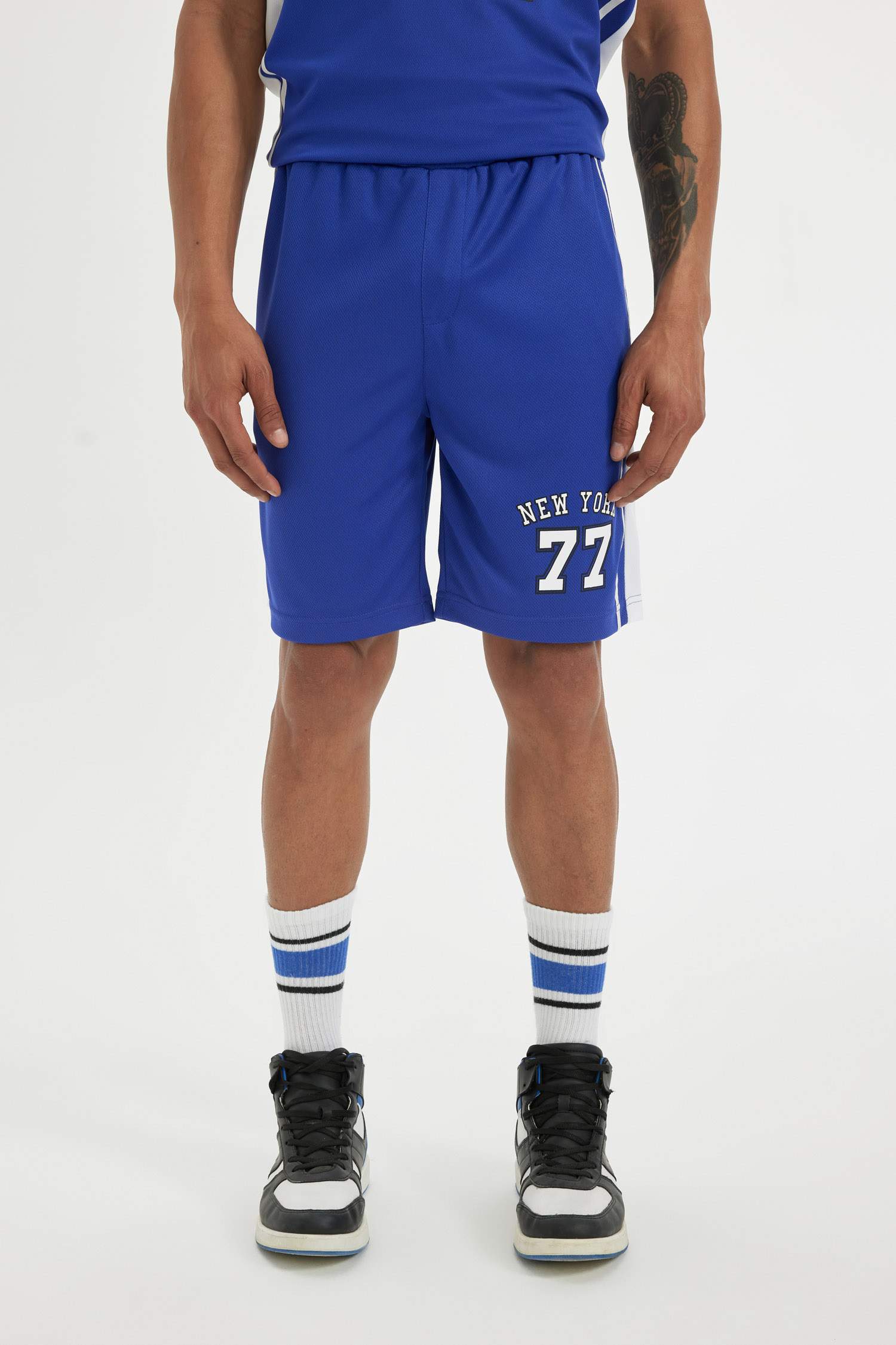 شورت قصير رياضي قصة عادية من DeFactoFit