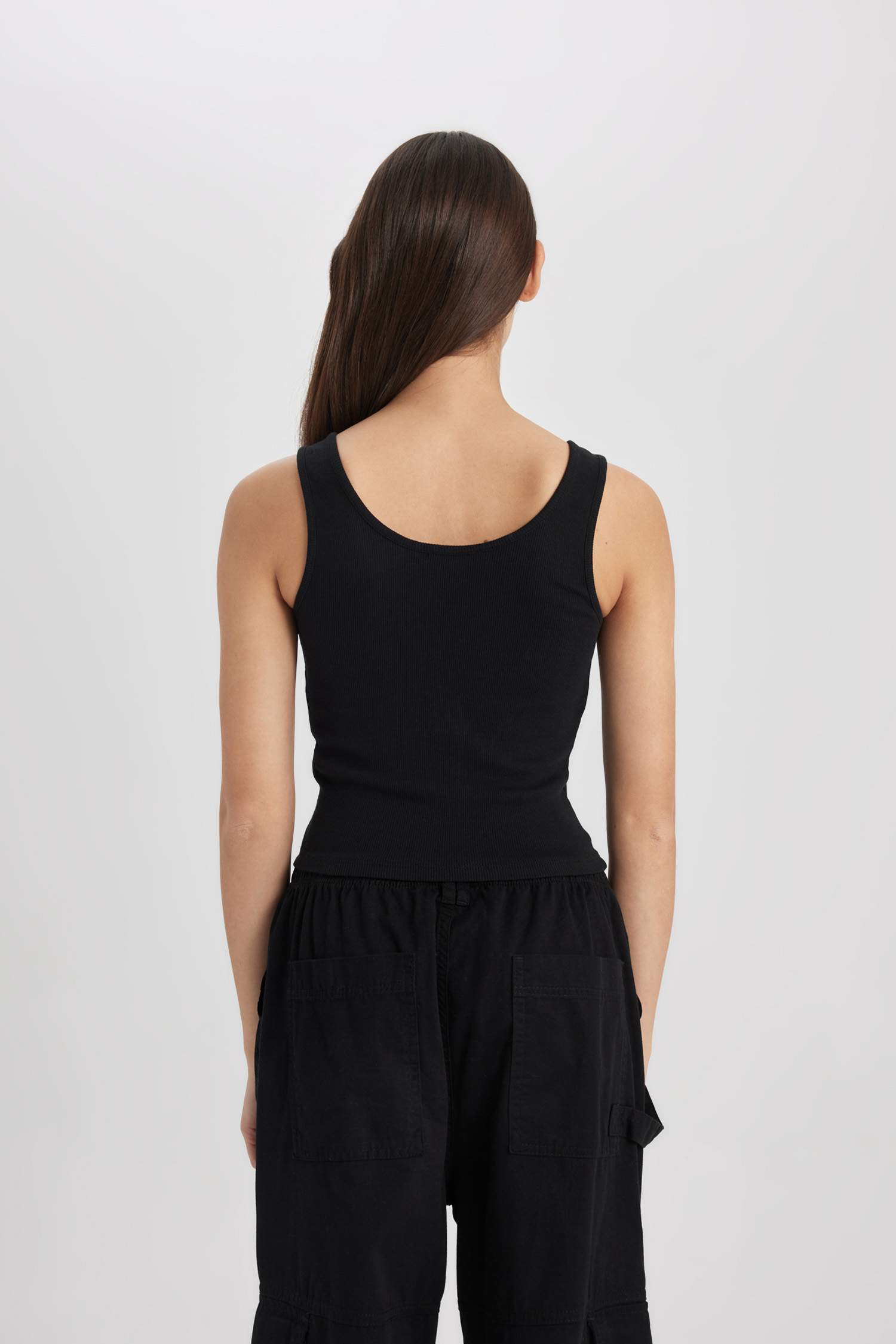 كروب توب سليم فيت برقبة U