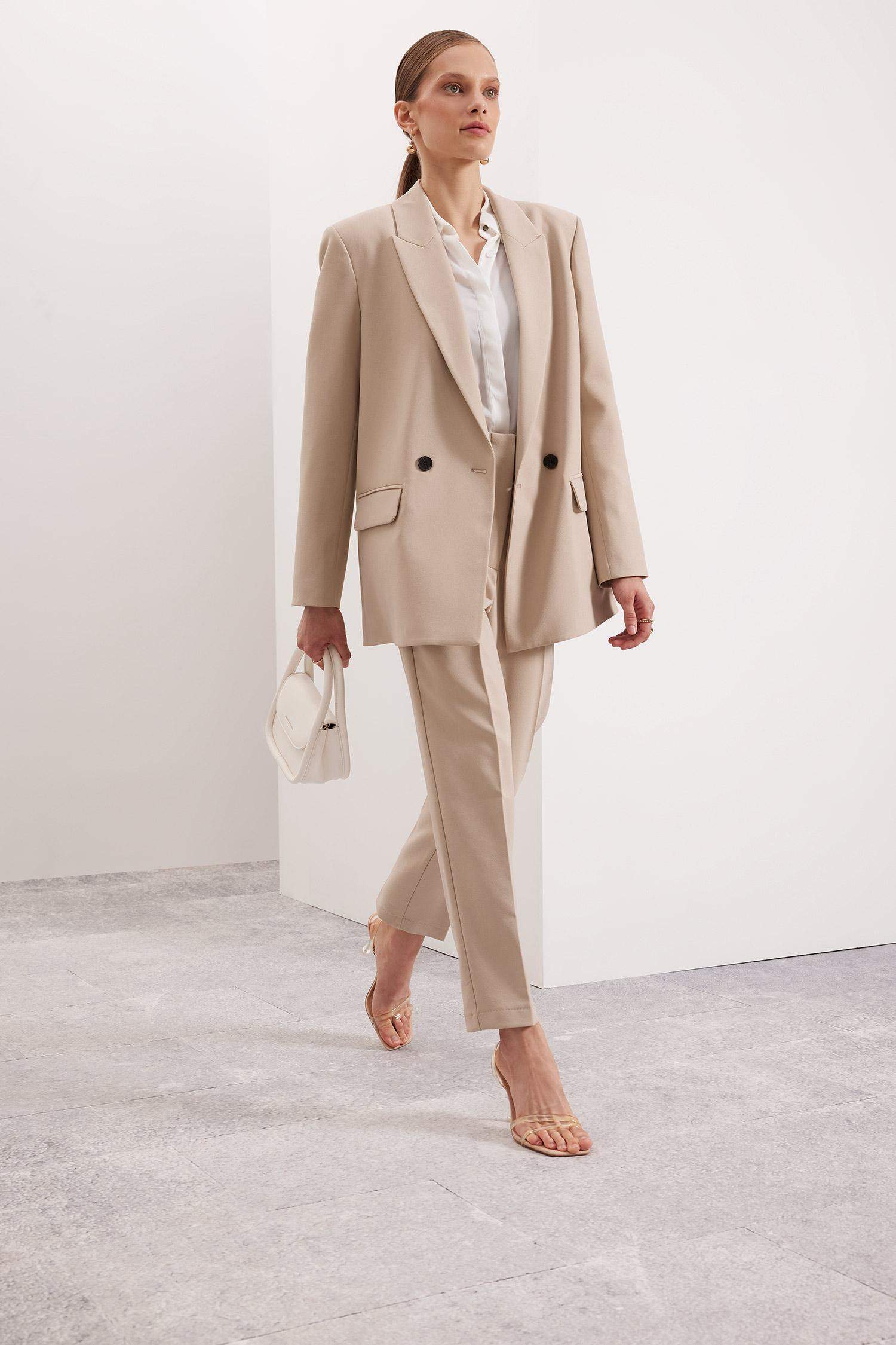 بنطلون كروب كاروت فيت برجل ضيق وخصر عالي