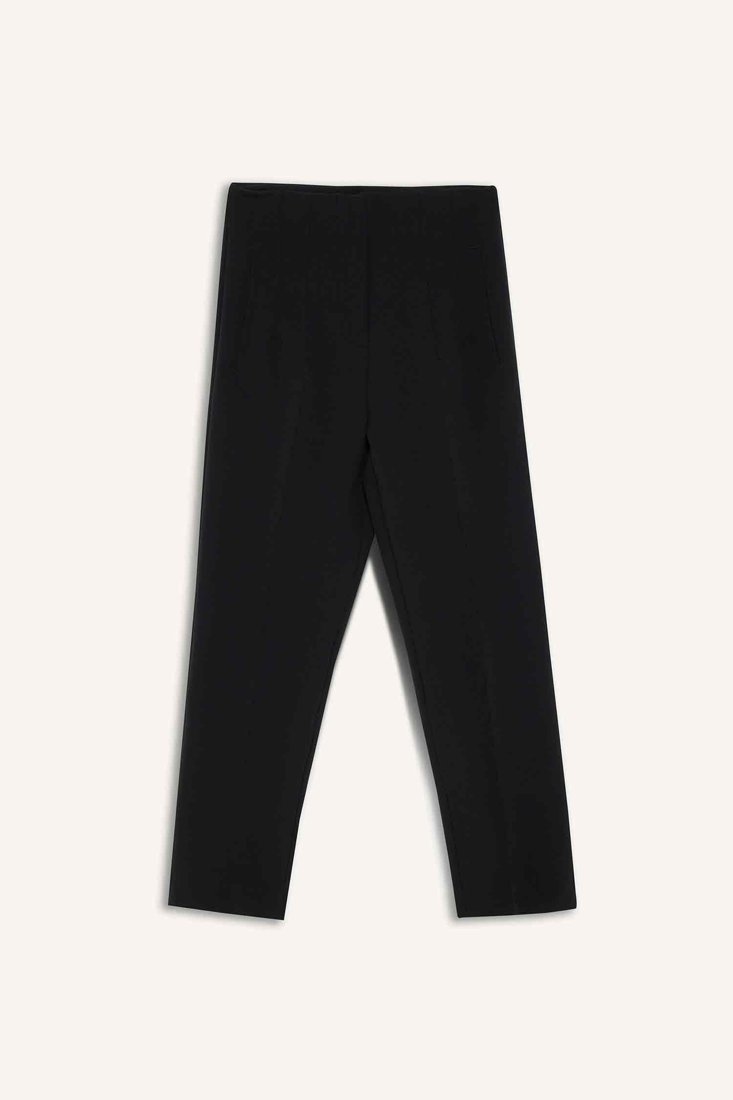 Pantalon court à coupe Carotte à jambes étroites