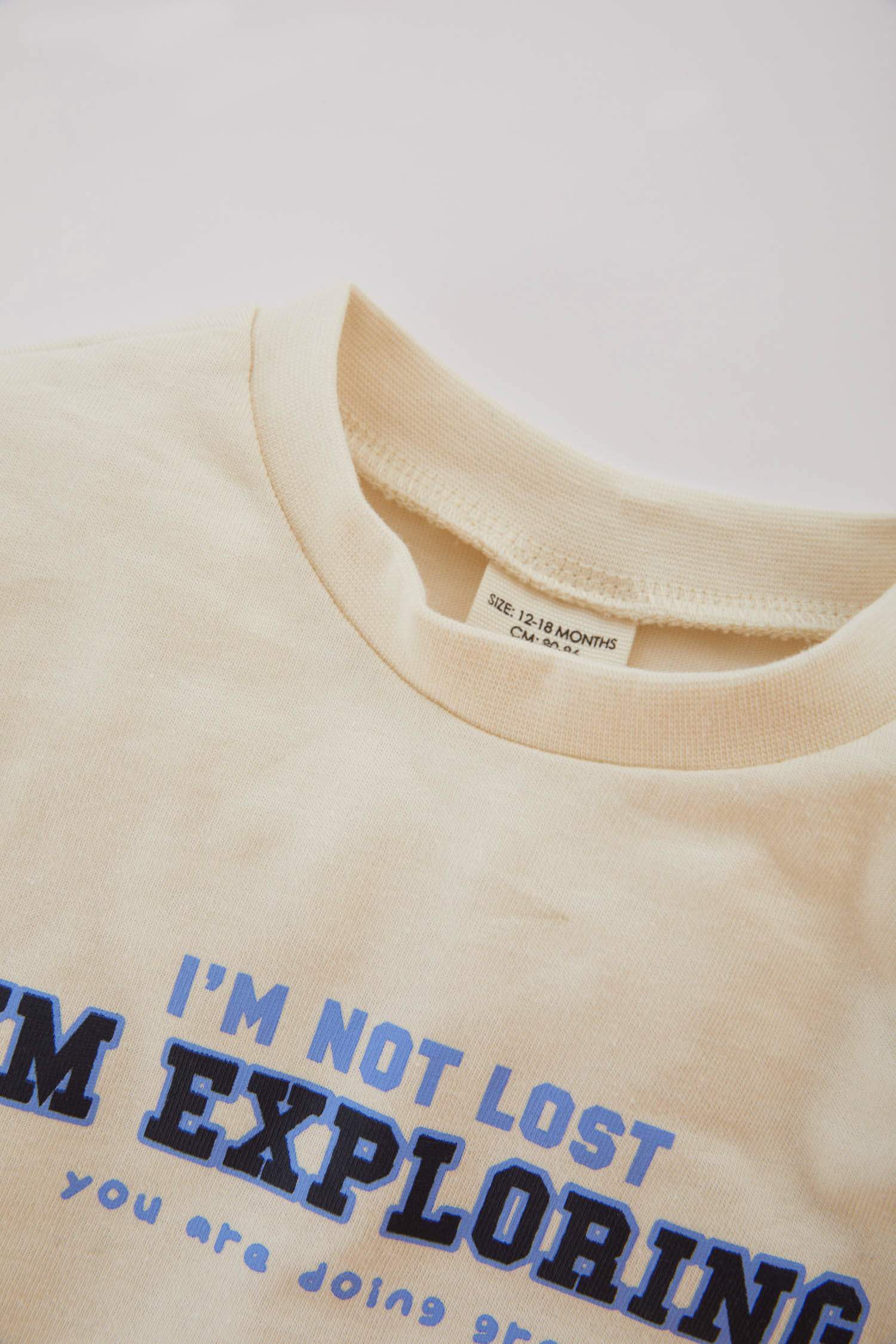 تيشيرت بيبي اولادي كم طويل بطبعة شعار قصة عادية