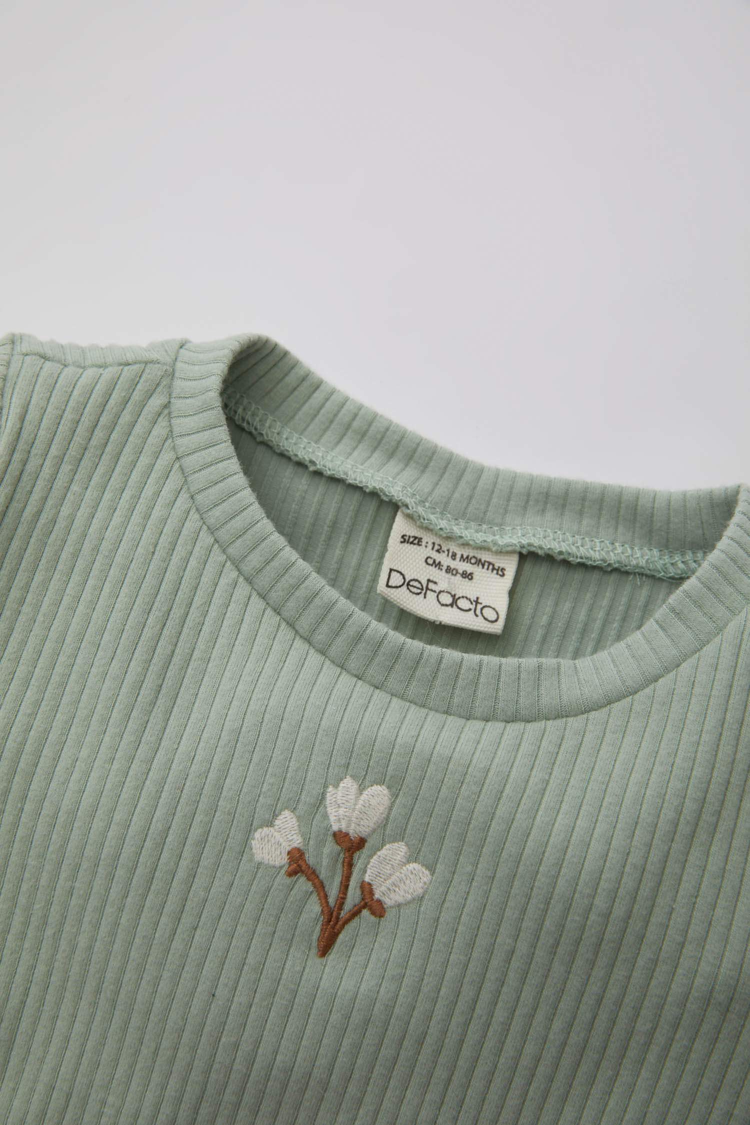 طقم بناتي بنقشة الزهور مضلع - قطعتين