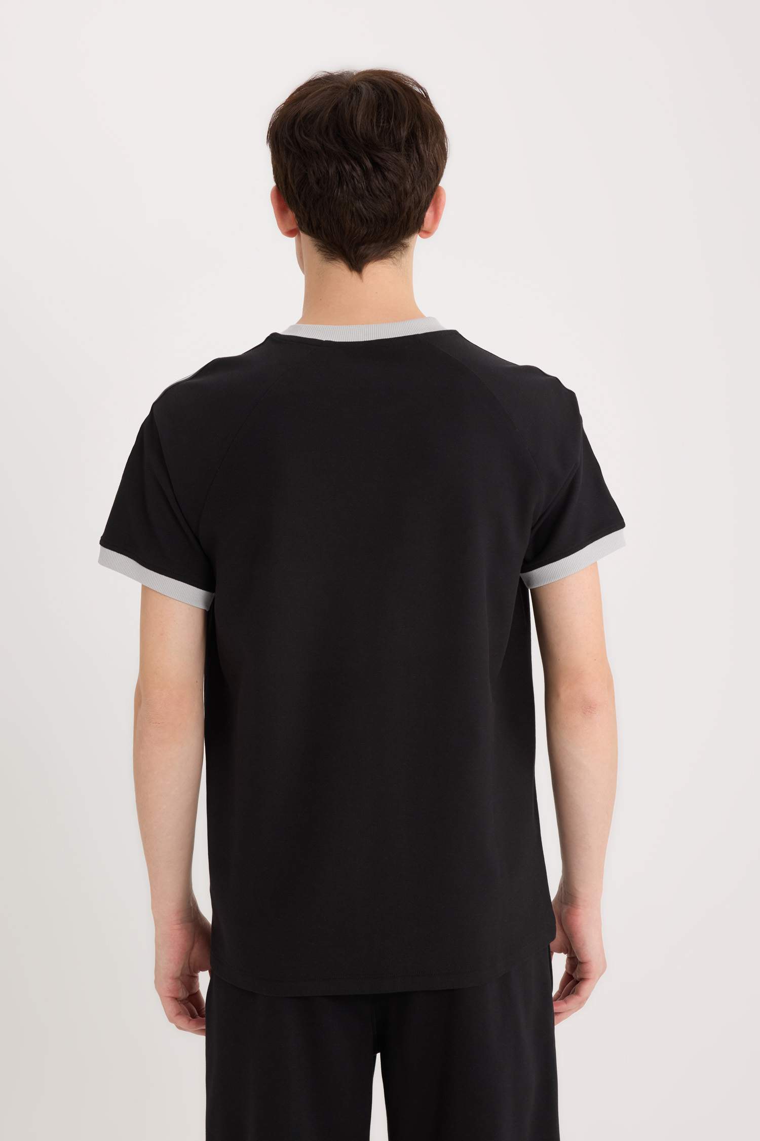 дөңгелек жаға пике Қысқа жеңді футболка