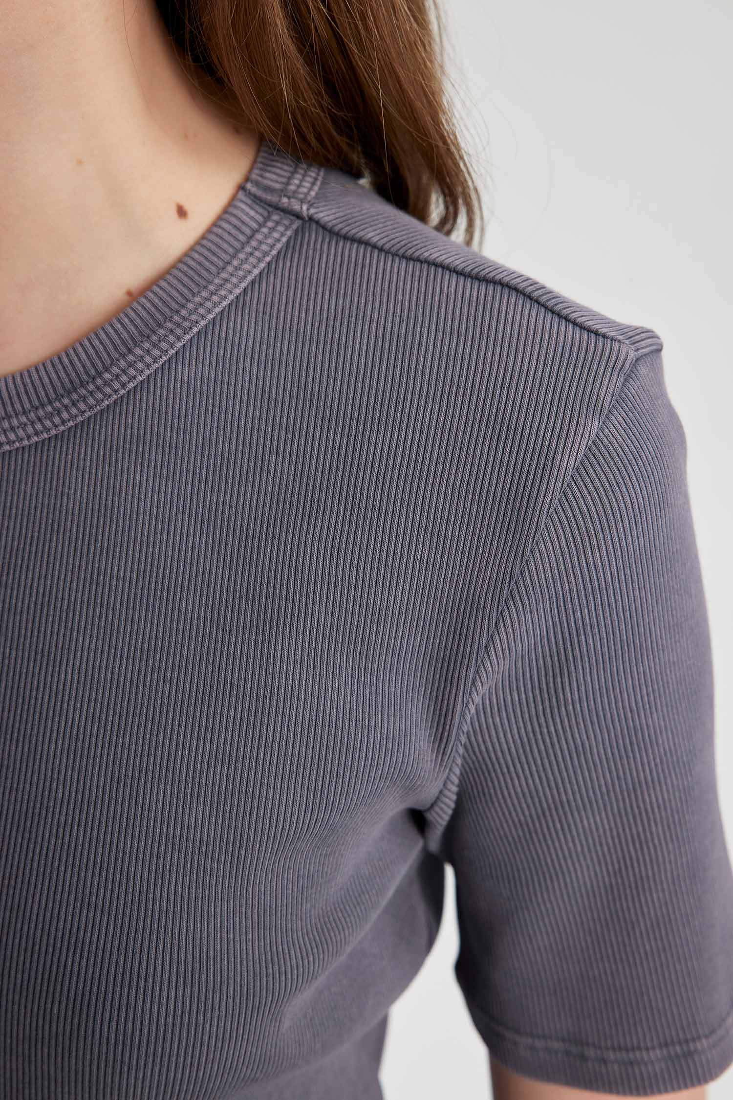 T-Shirt Slim Col Rond à Manches Courtes et Effet Délavé