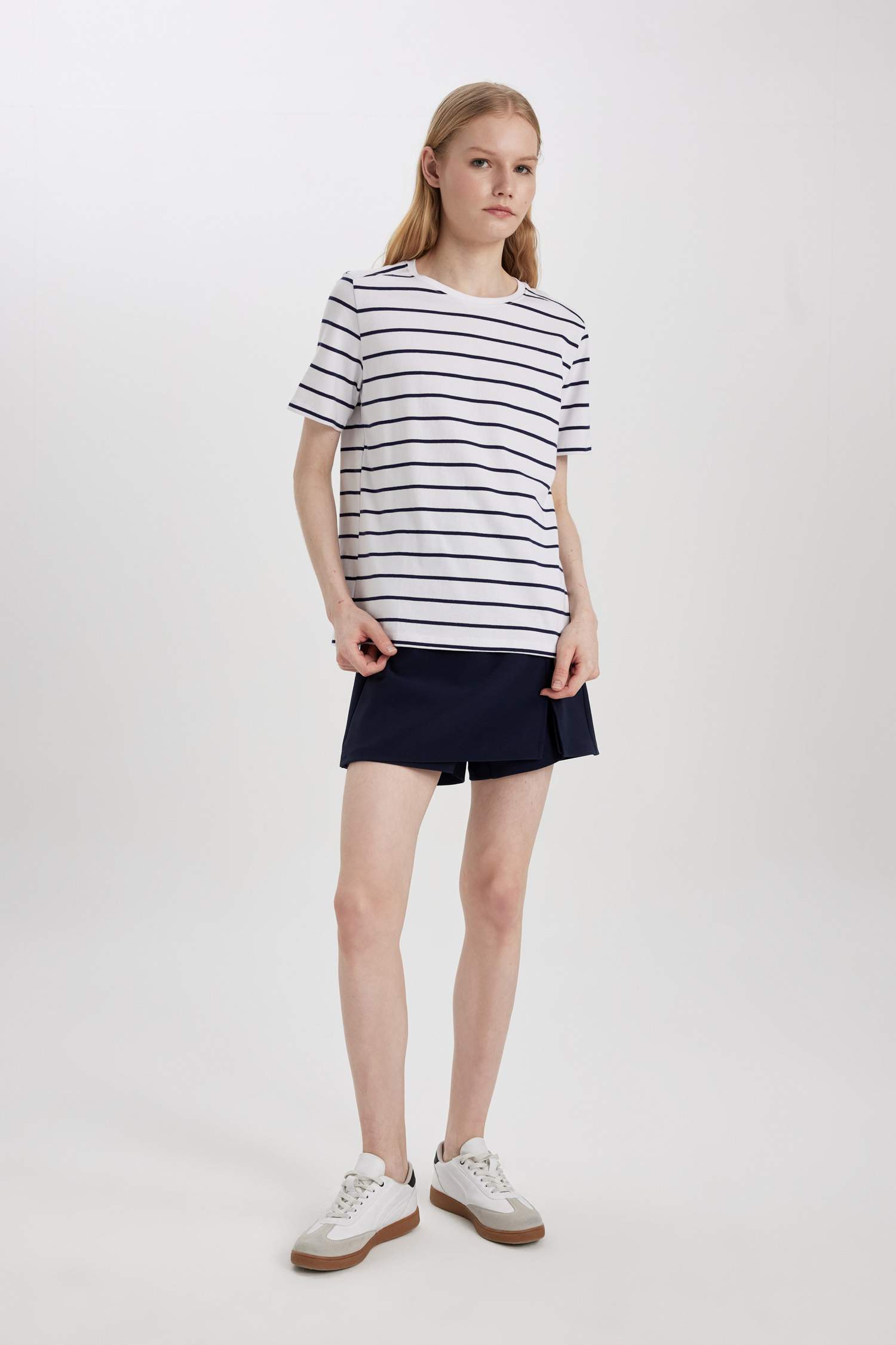 T-Shirt coupe régulière Manches Courtes à Col Rond