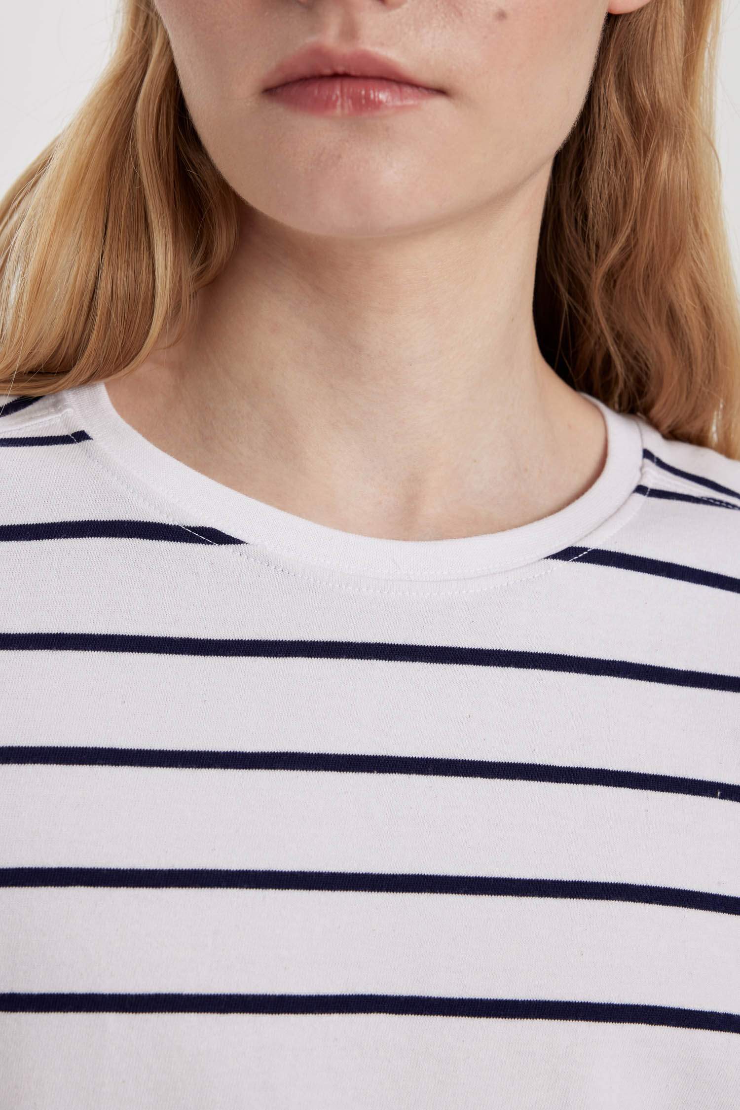 T-Shirt coupe régulière Manches Courtes à Col Rond