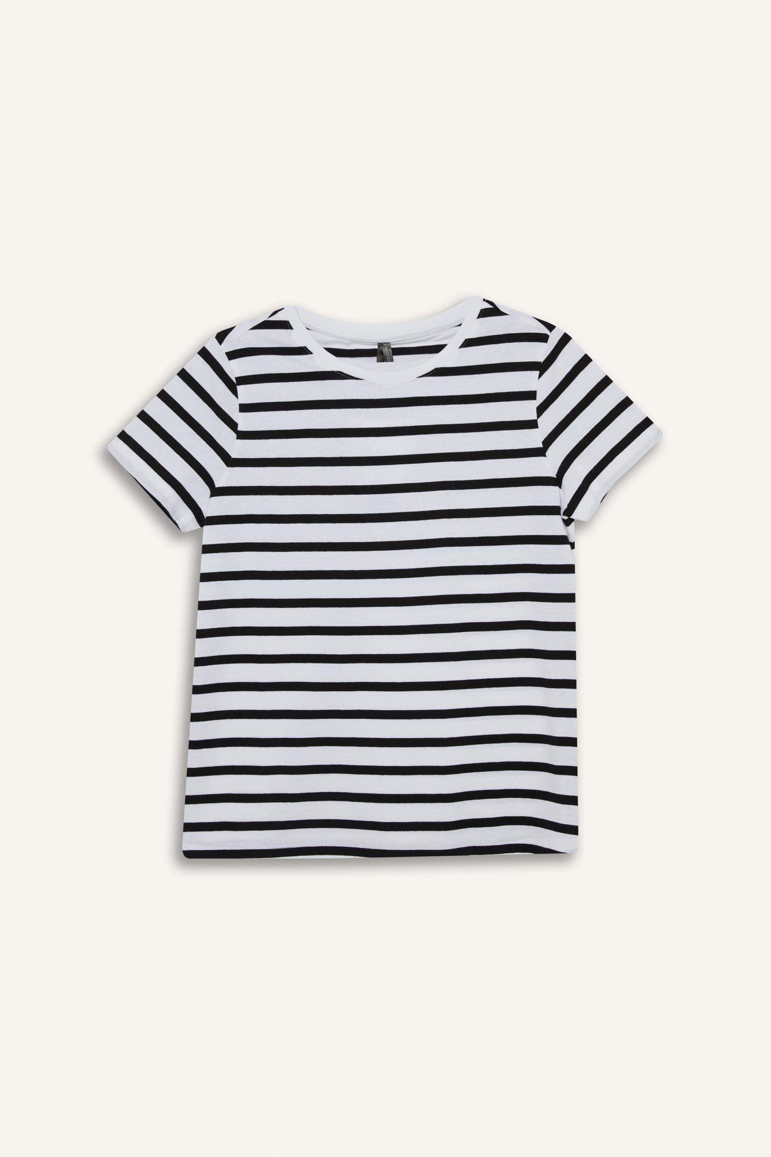 تيشيرت نص كم مخطط قصة عادية برقبة مستديرة