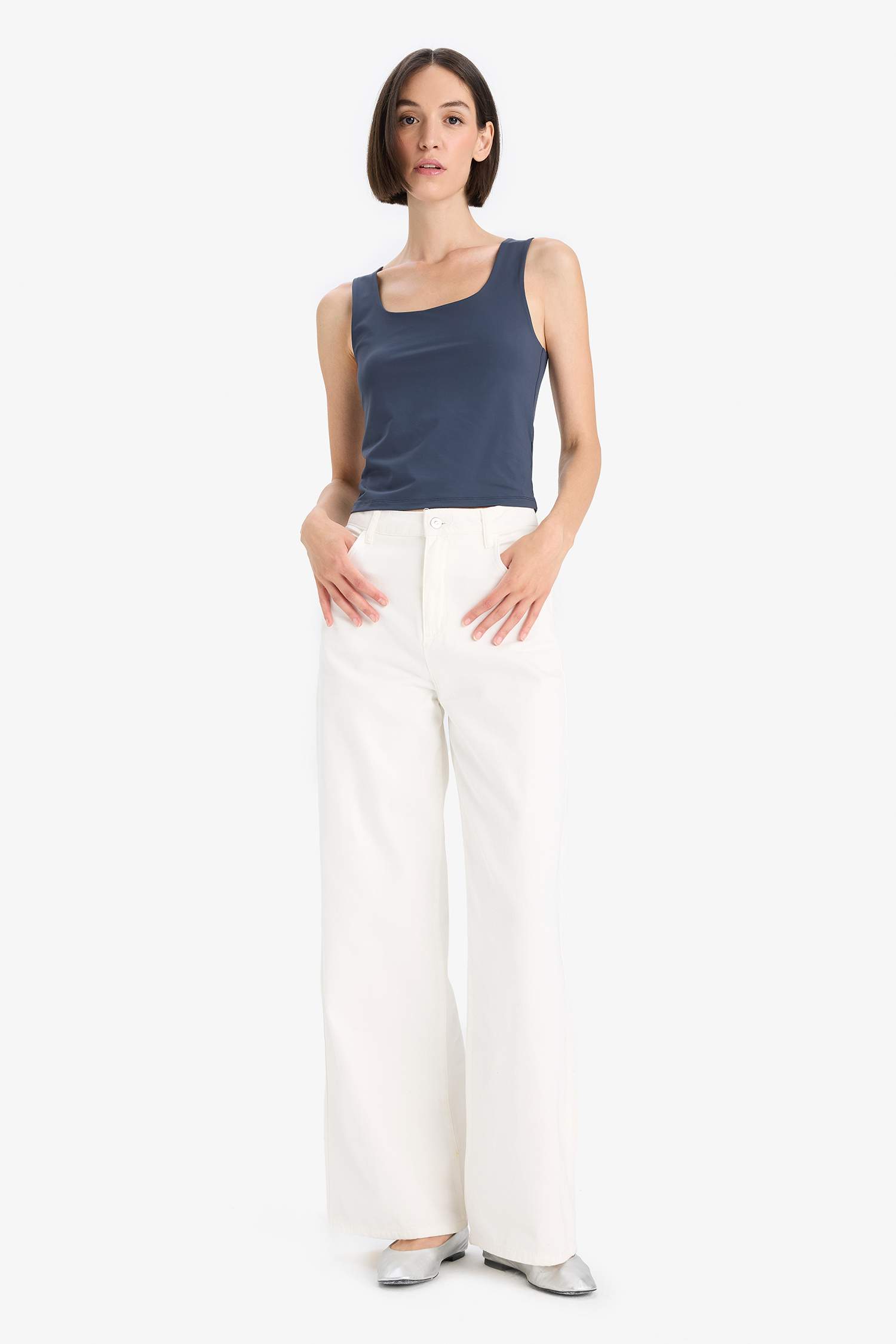 Slim Fit Dar Kesim Basic Düz Kare Yaka Atlet