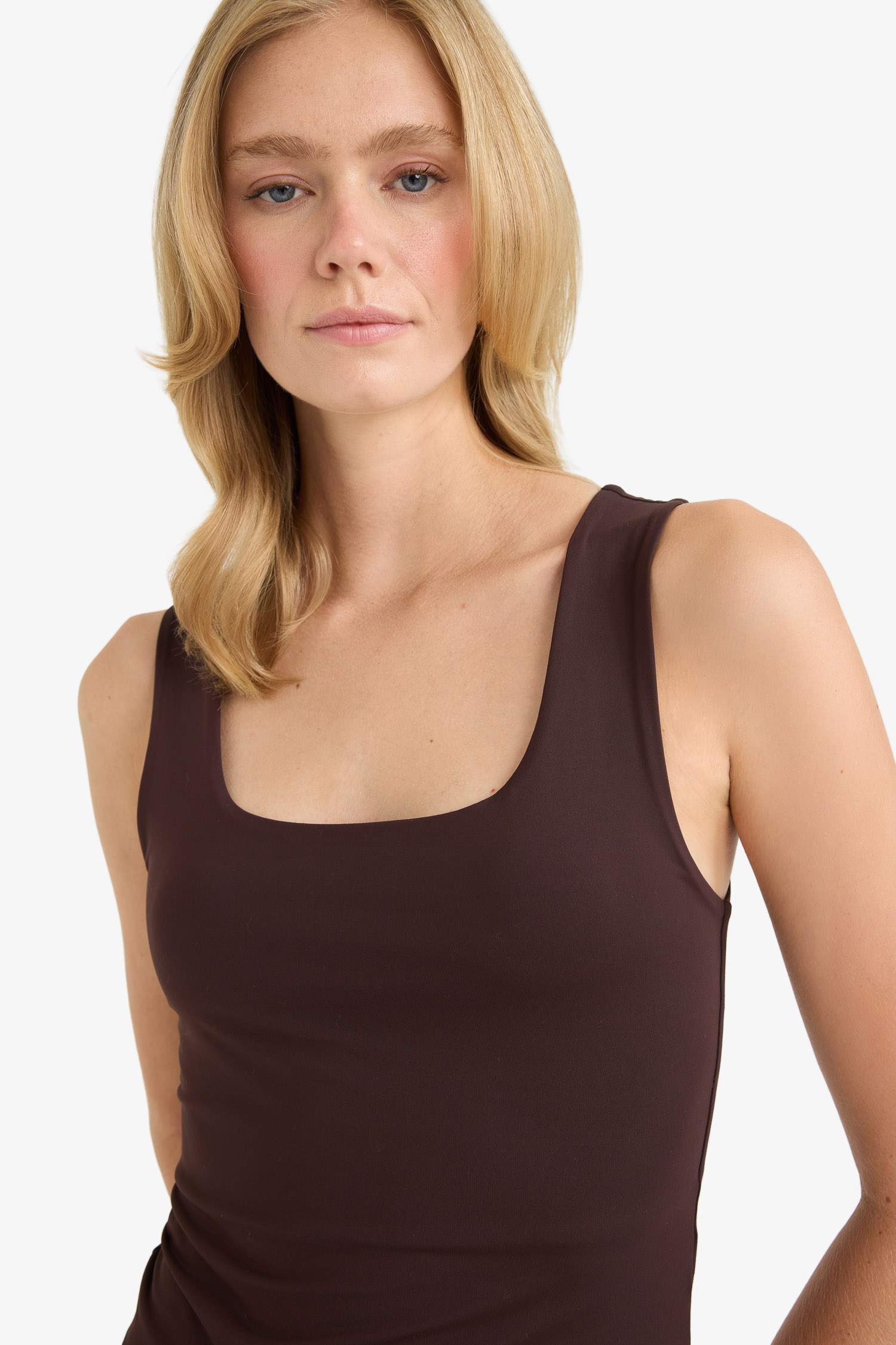 Slim Fit Dar Kesim Basic Düz Kare Yaka Atlet