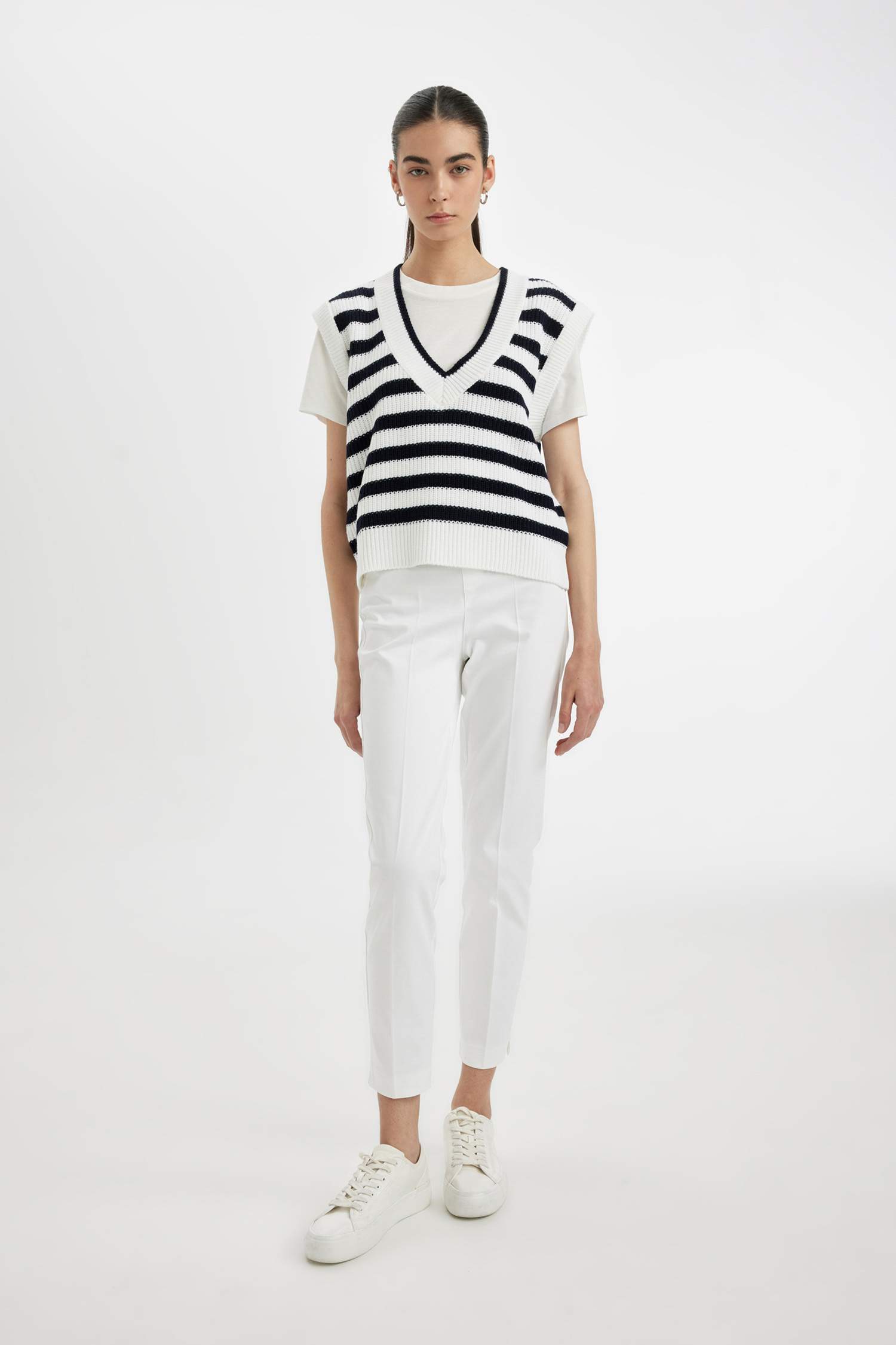 Regular Fit Çizgili V Yaka Selanik Kumaş Triko Süveter