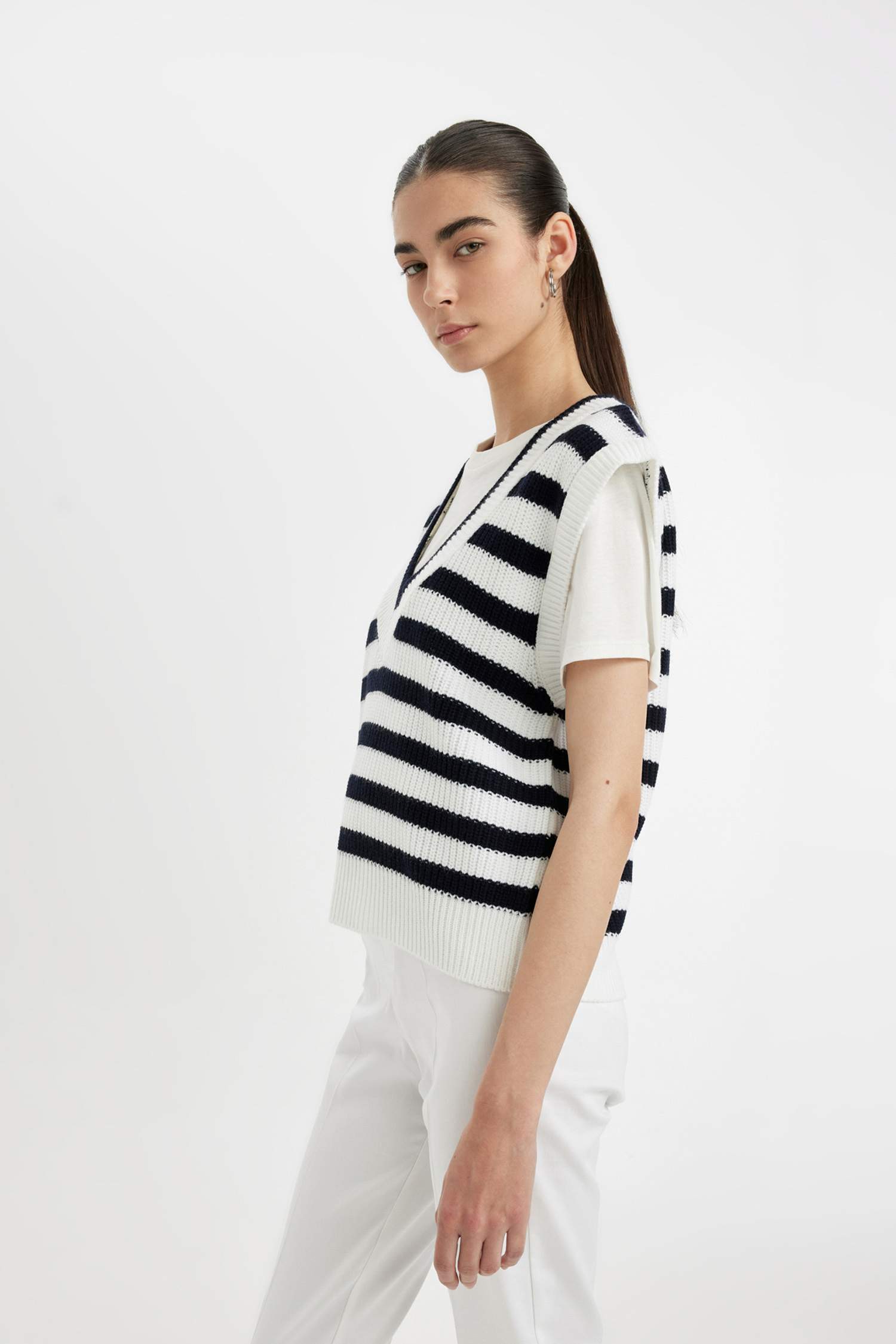 Regular Fit Çizgili V Yaka Selanik Kumaş Triko Süveter