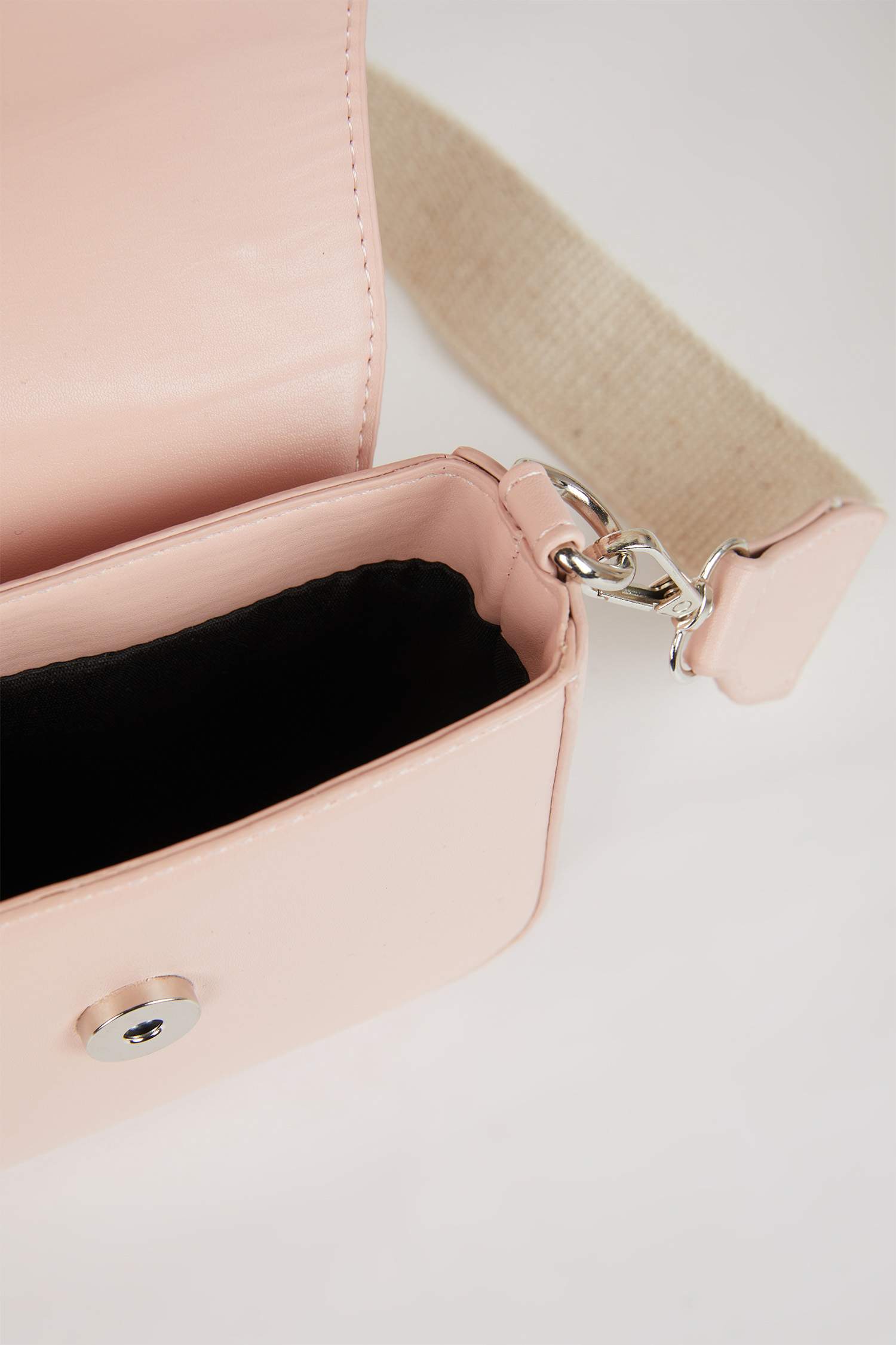 شنطة كروس بناتي