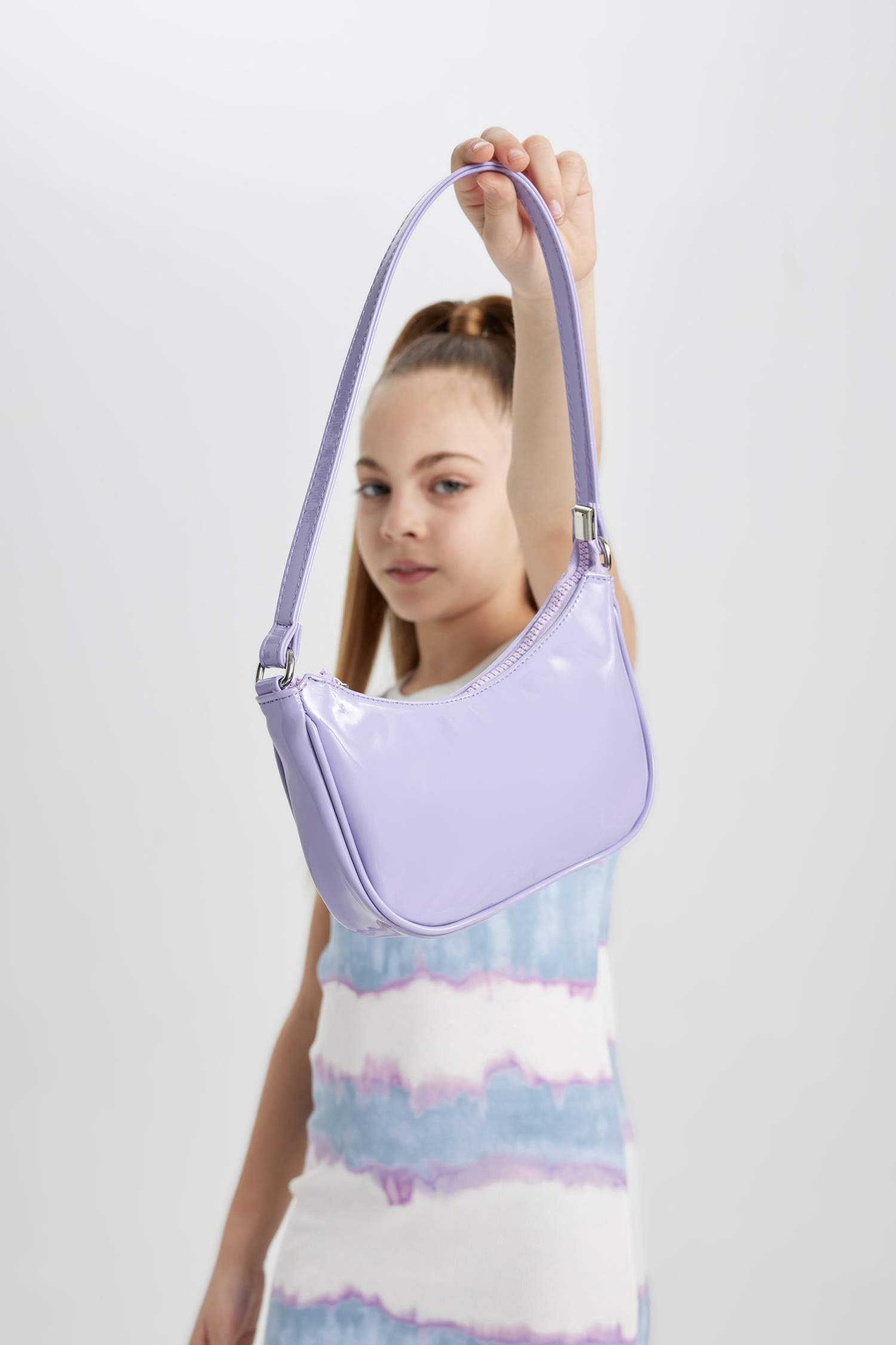 Woman Shiny Faux Leather Handbag