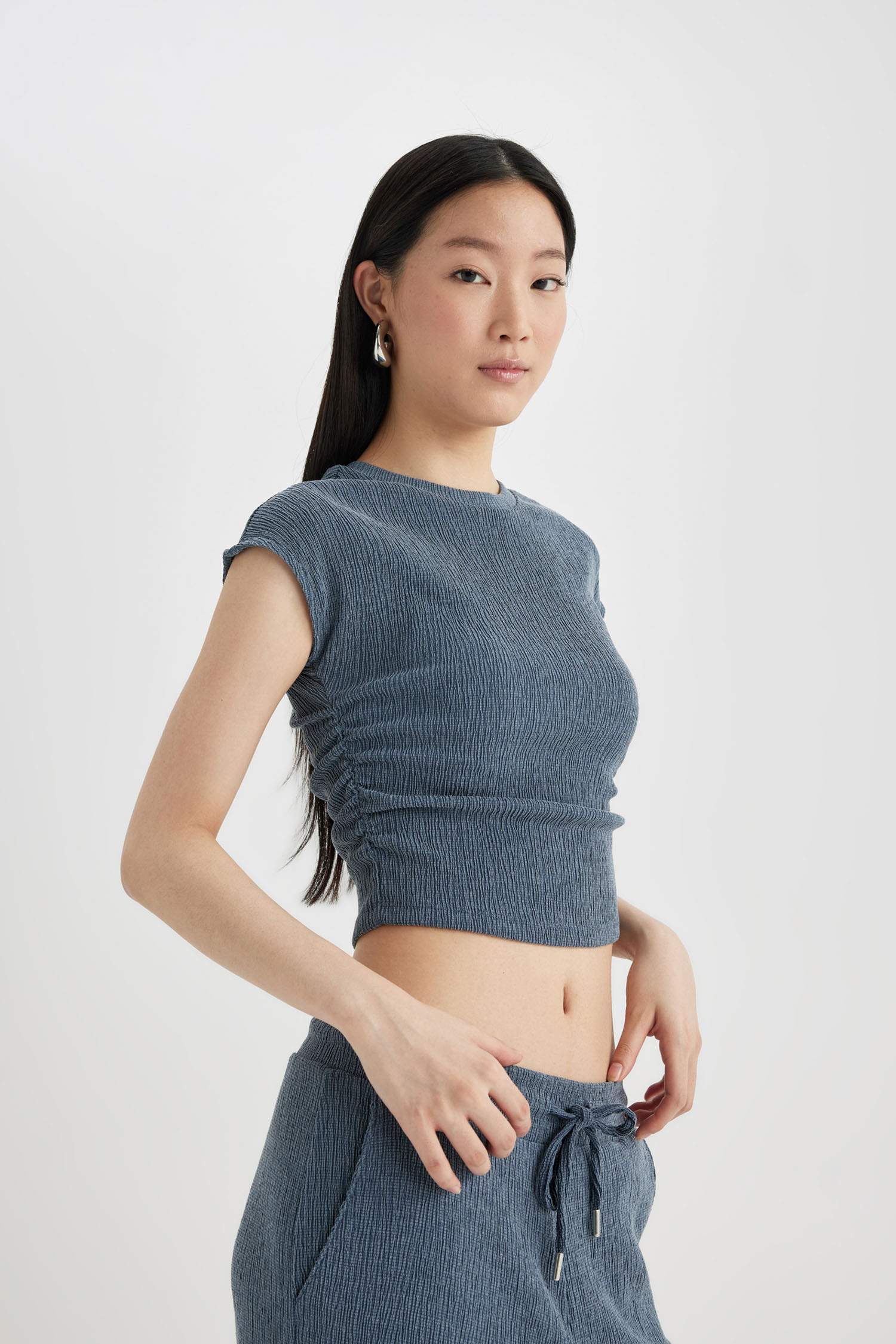 تيشيرت نص ردن سليم فيت وياخة عالية