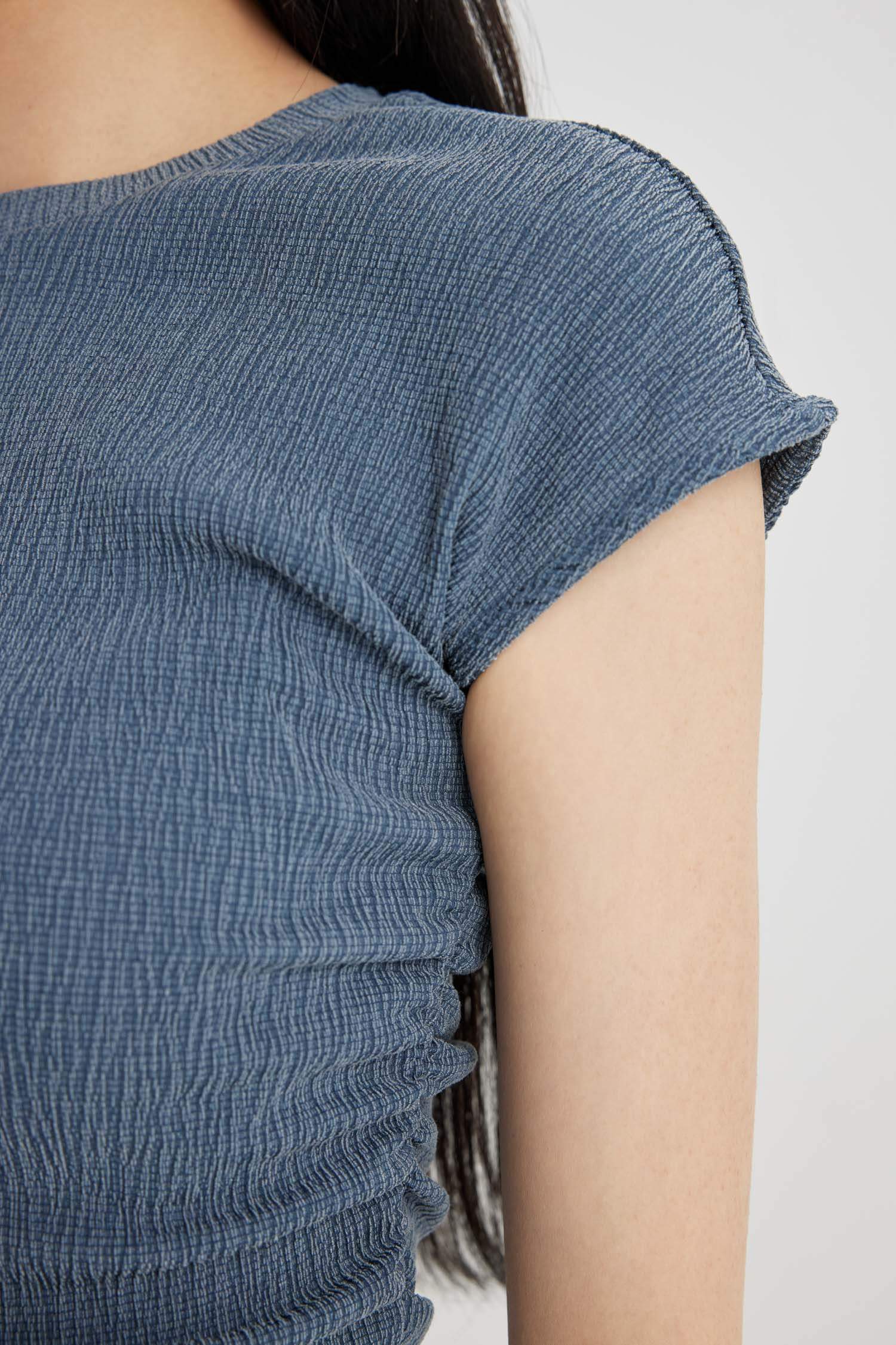 تيشيرت نص ردن سليم فيت وياخة عالية