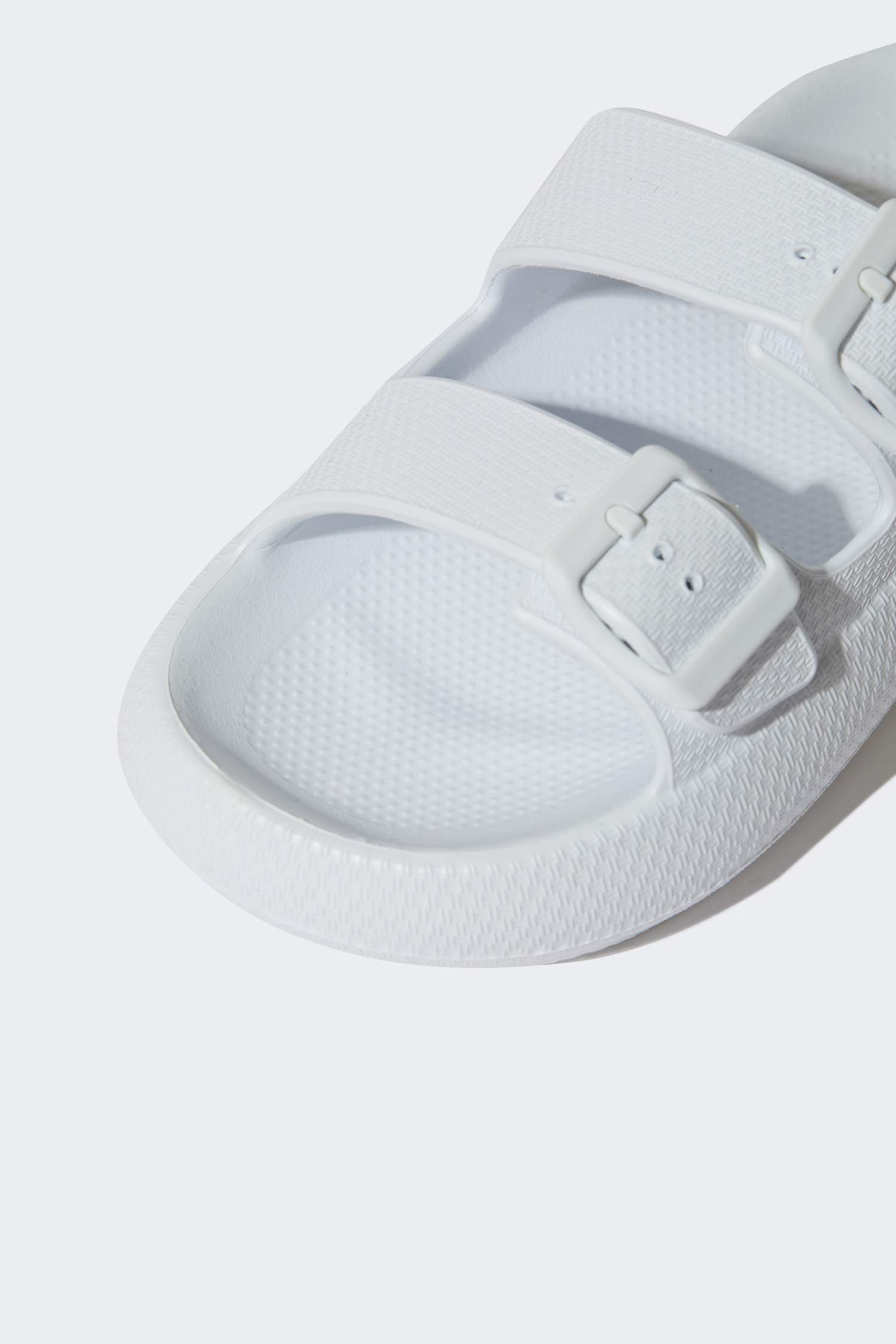 شبشب بناتي إيفا بكعب مسنن سليب أون