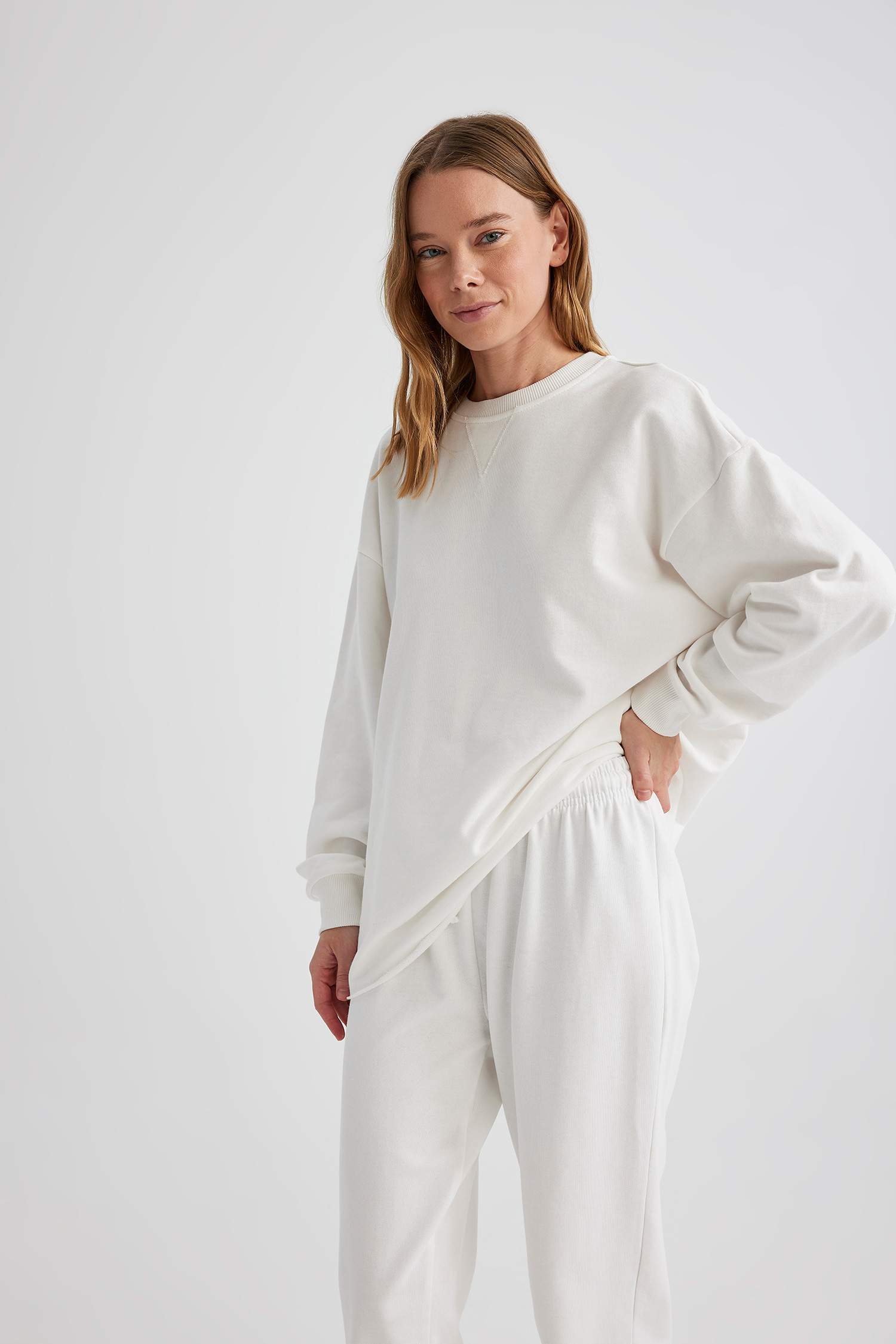 Oversize Fit Crew Neck Basic Sweatshirt