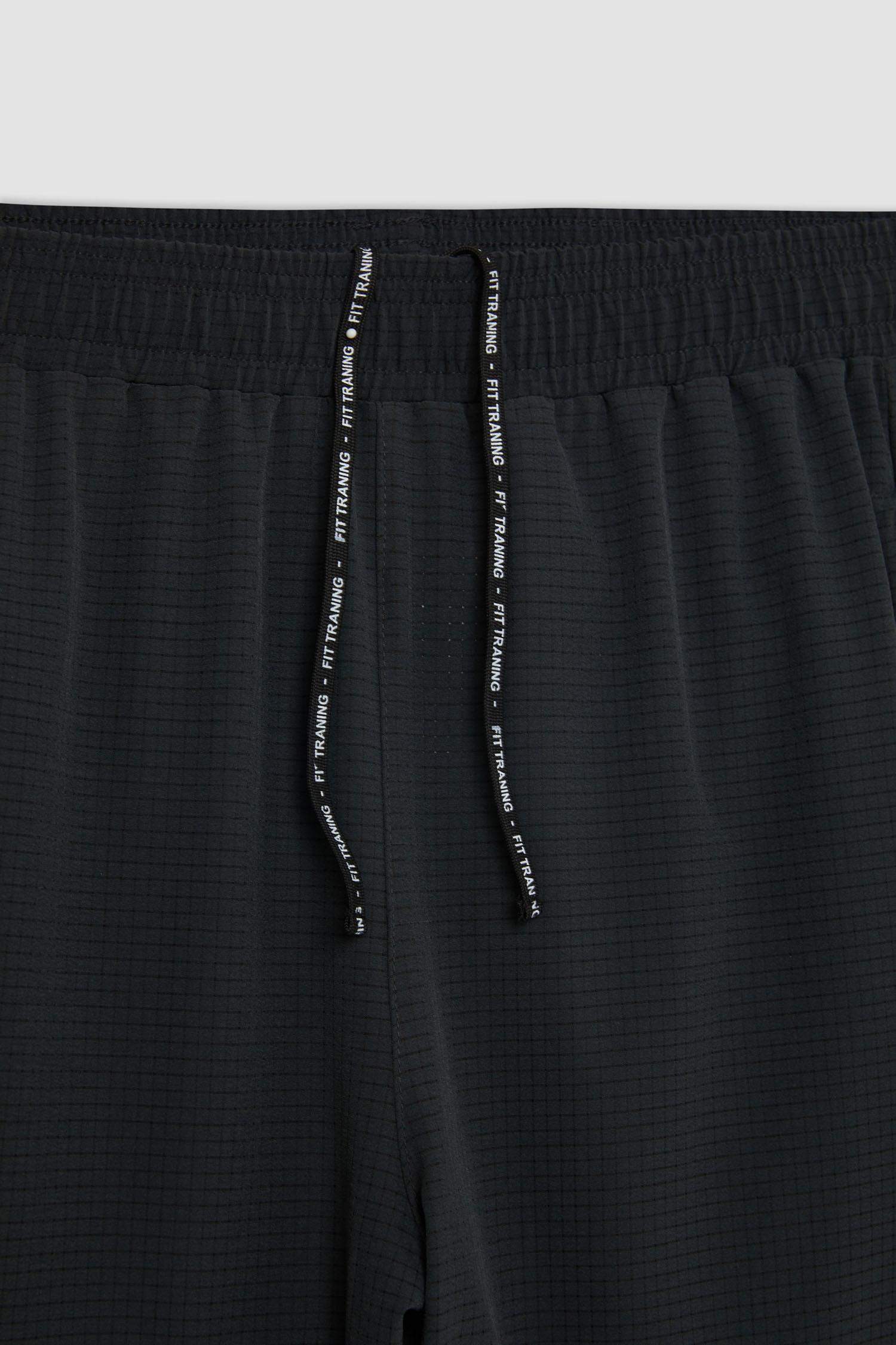 شورت رياضي سليم فيت من DeFactoFit