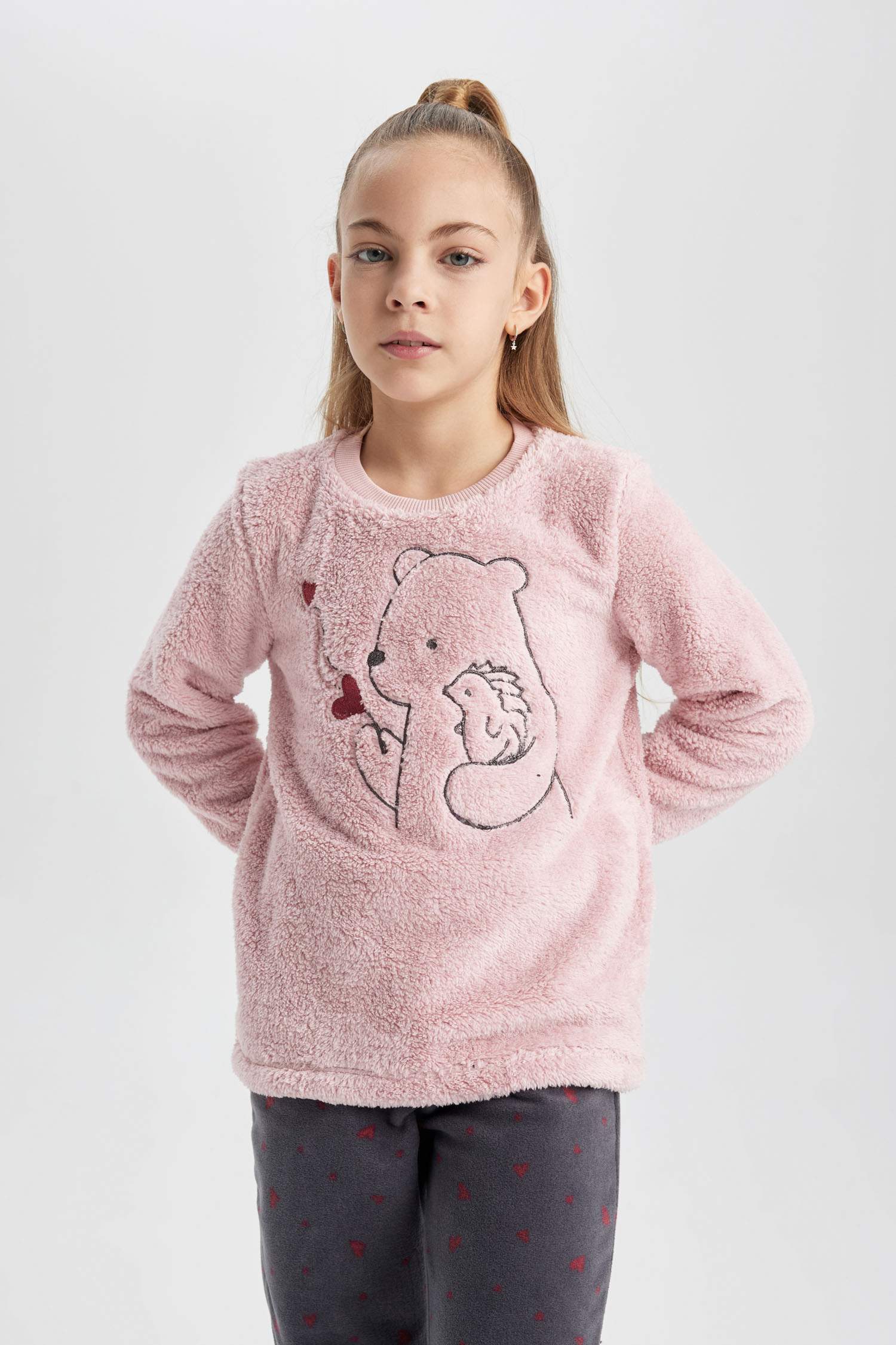 سيت بيجاما قطيفة بناتي قصة عادية - قطعتين