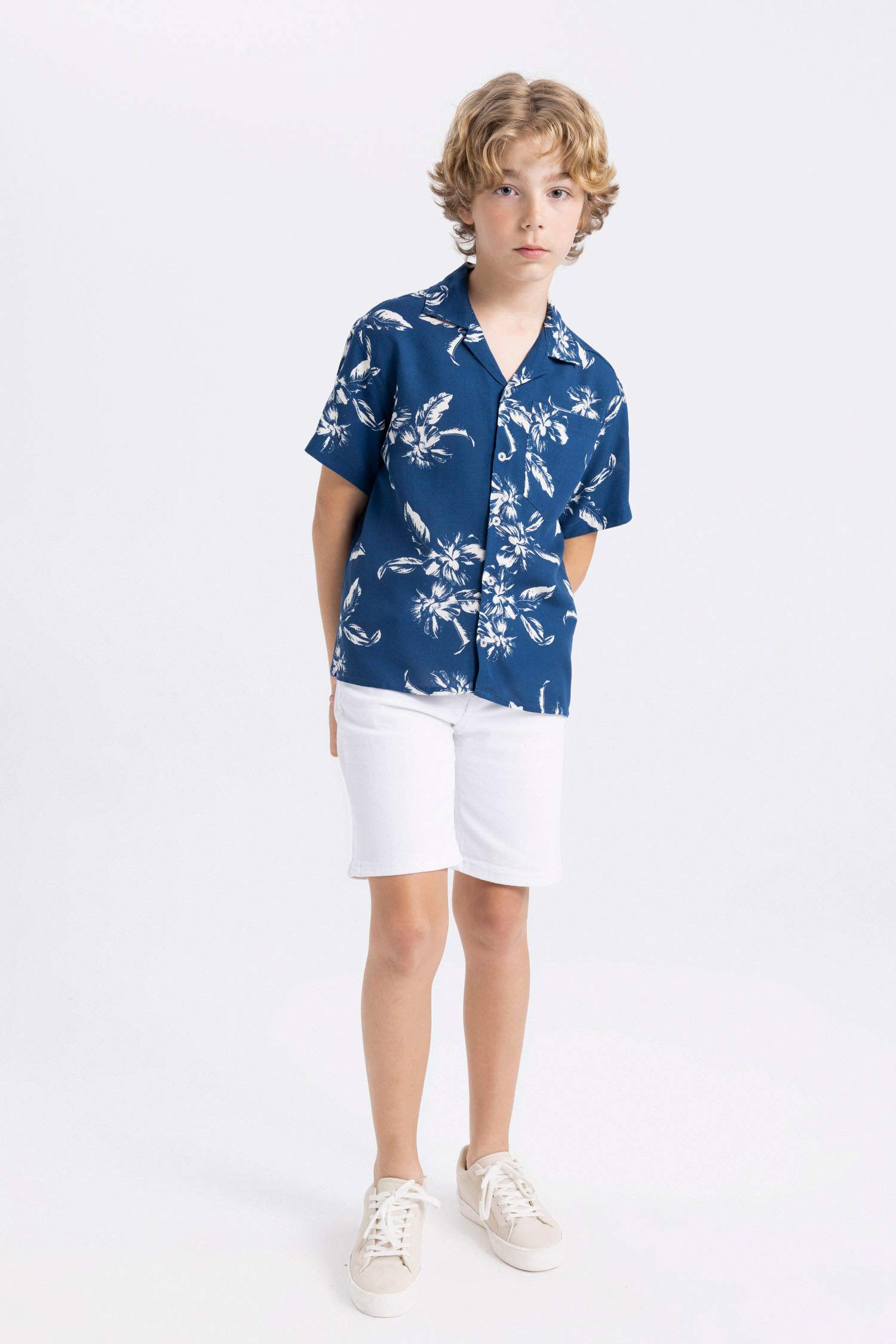 Erkek Çocuk Oversize Geniş Kalıp Polo Yaka Desenli Viskon Kısa Kollu Gömlek