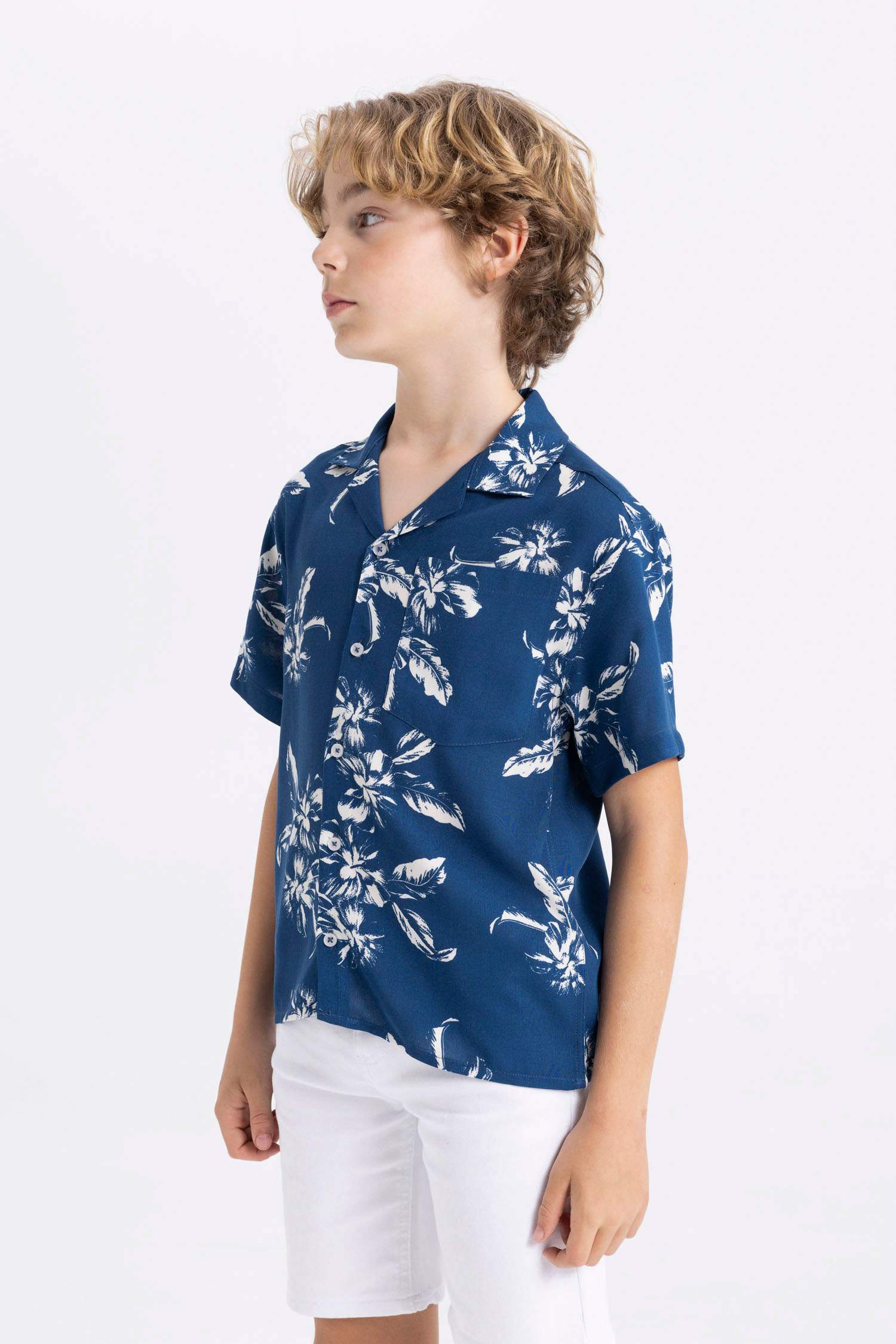 Erkek Çocuk Oversize Geniş Kalıp Polo Yaka Desenli Viskon Kısa Kollu Gömlek