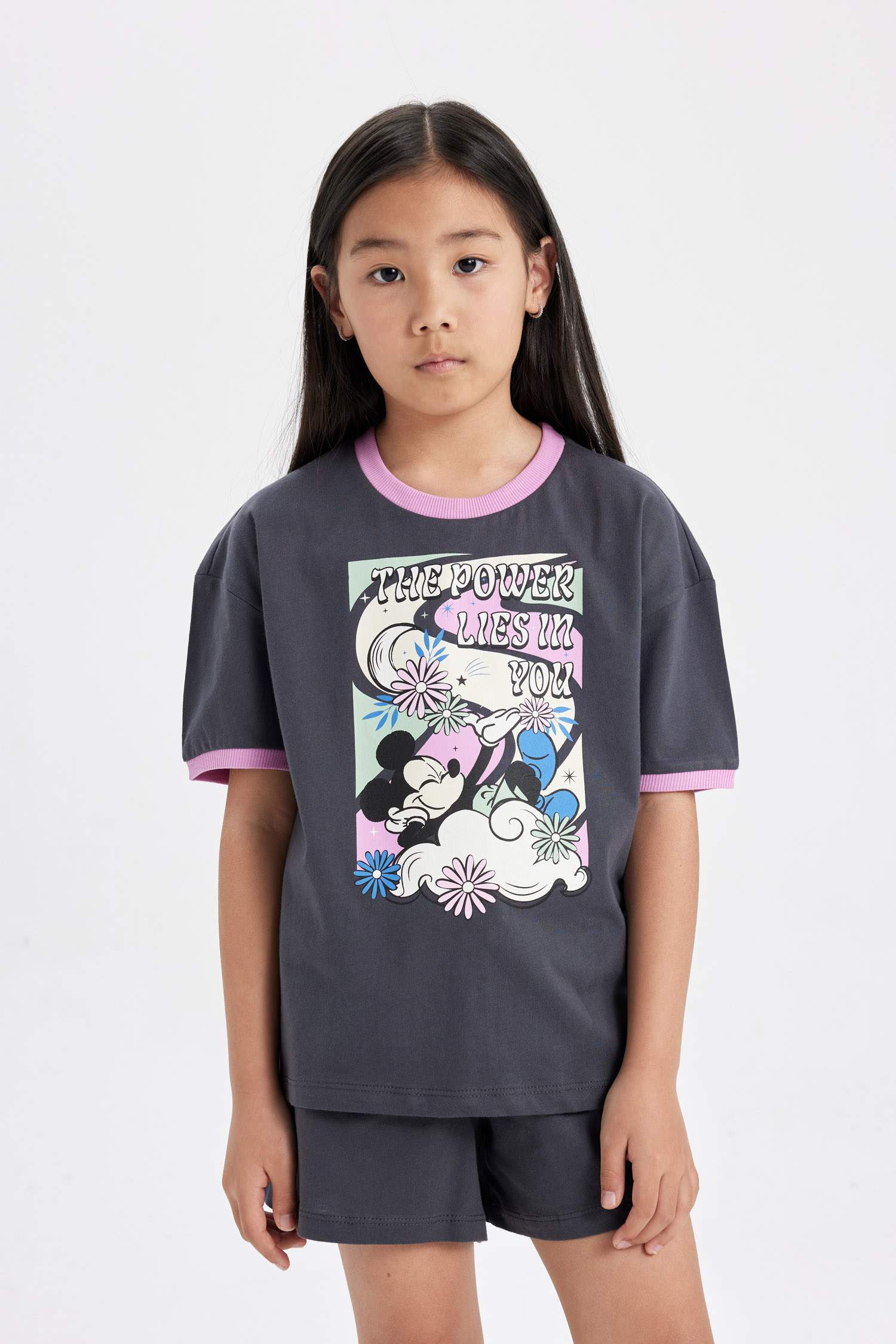 طقم بيجاما بناتي قصة عادية من ديزني ميكي وميني - قطعتين