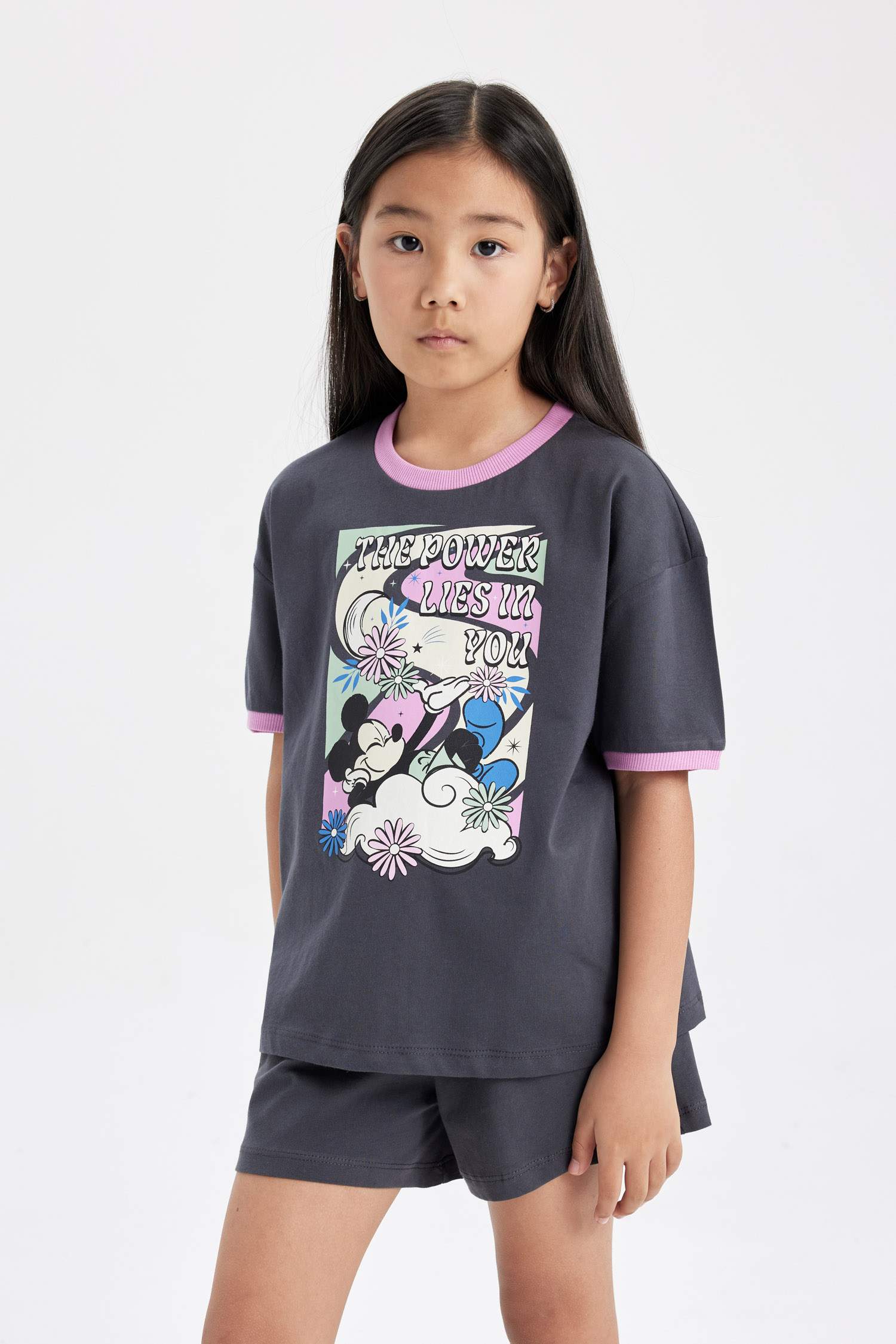 طقم بيجاما بناتي قصة عادية من ديزني ميكي وميني - قطعتين