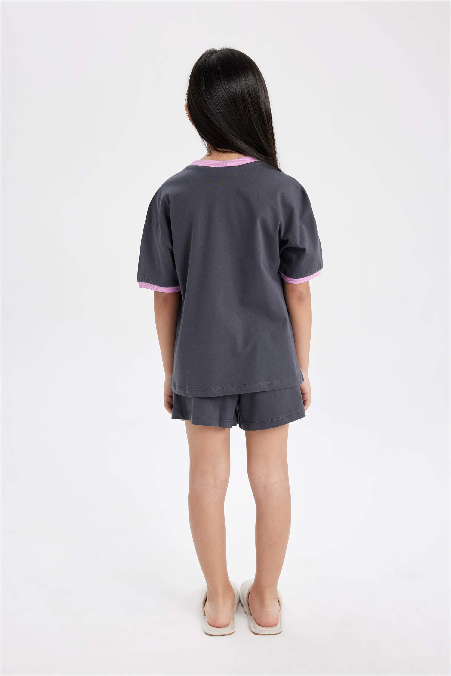 طقم بيجاما بناتي قصة عادية من ديزني ميكي وميني - قطعتين