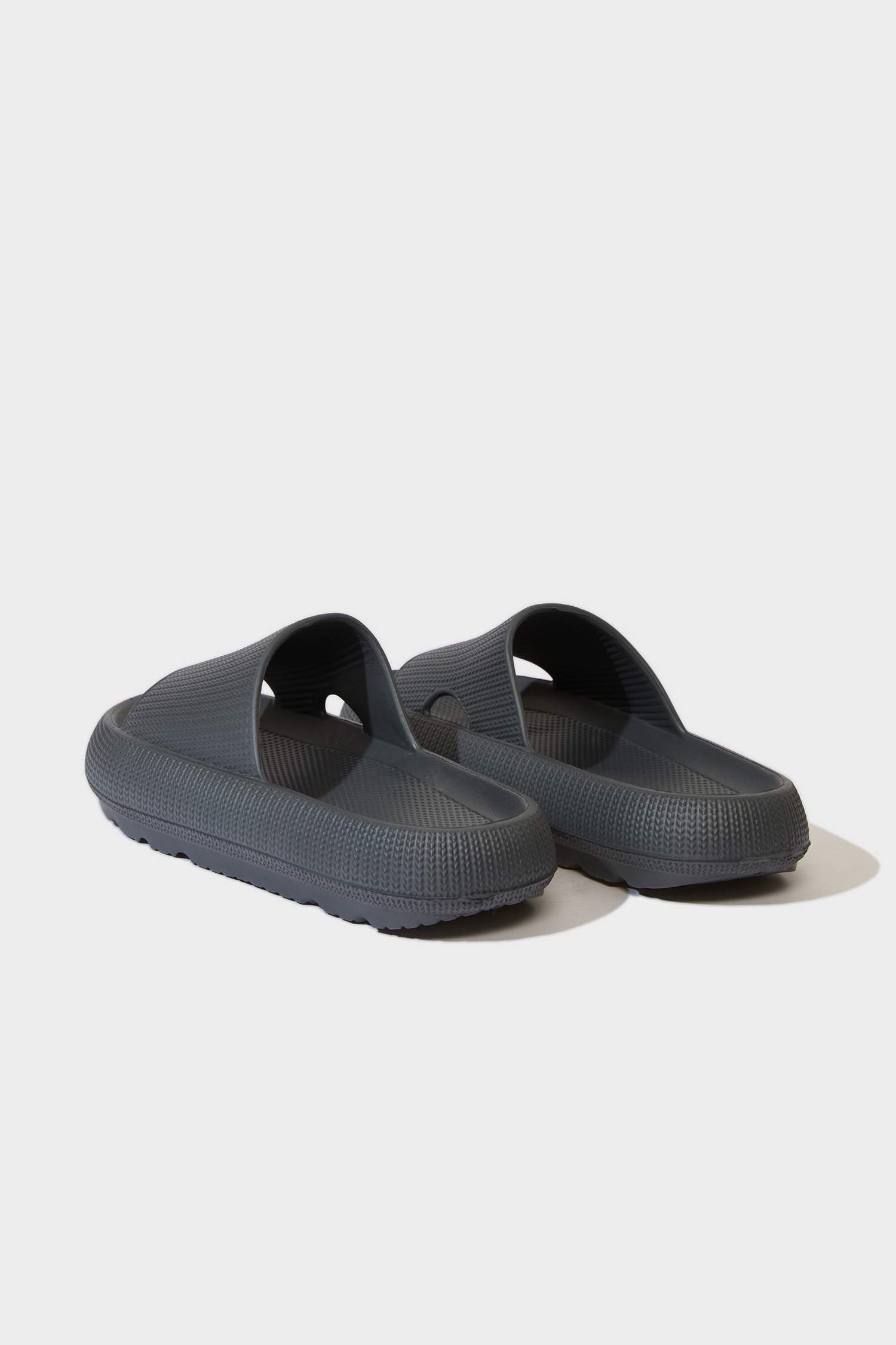 شبشب رجالي بكعب سميك بشريط مفرد