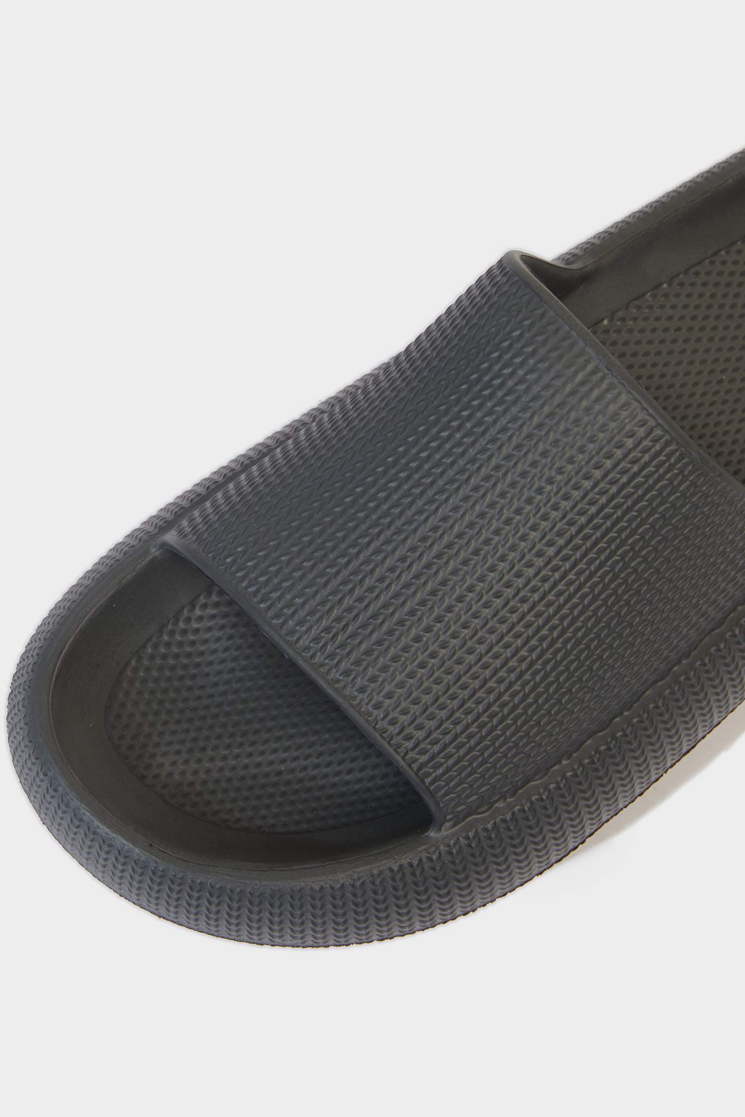 شبشب رجالي بكعب سميك بشريط مفرد