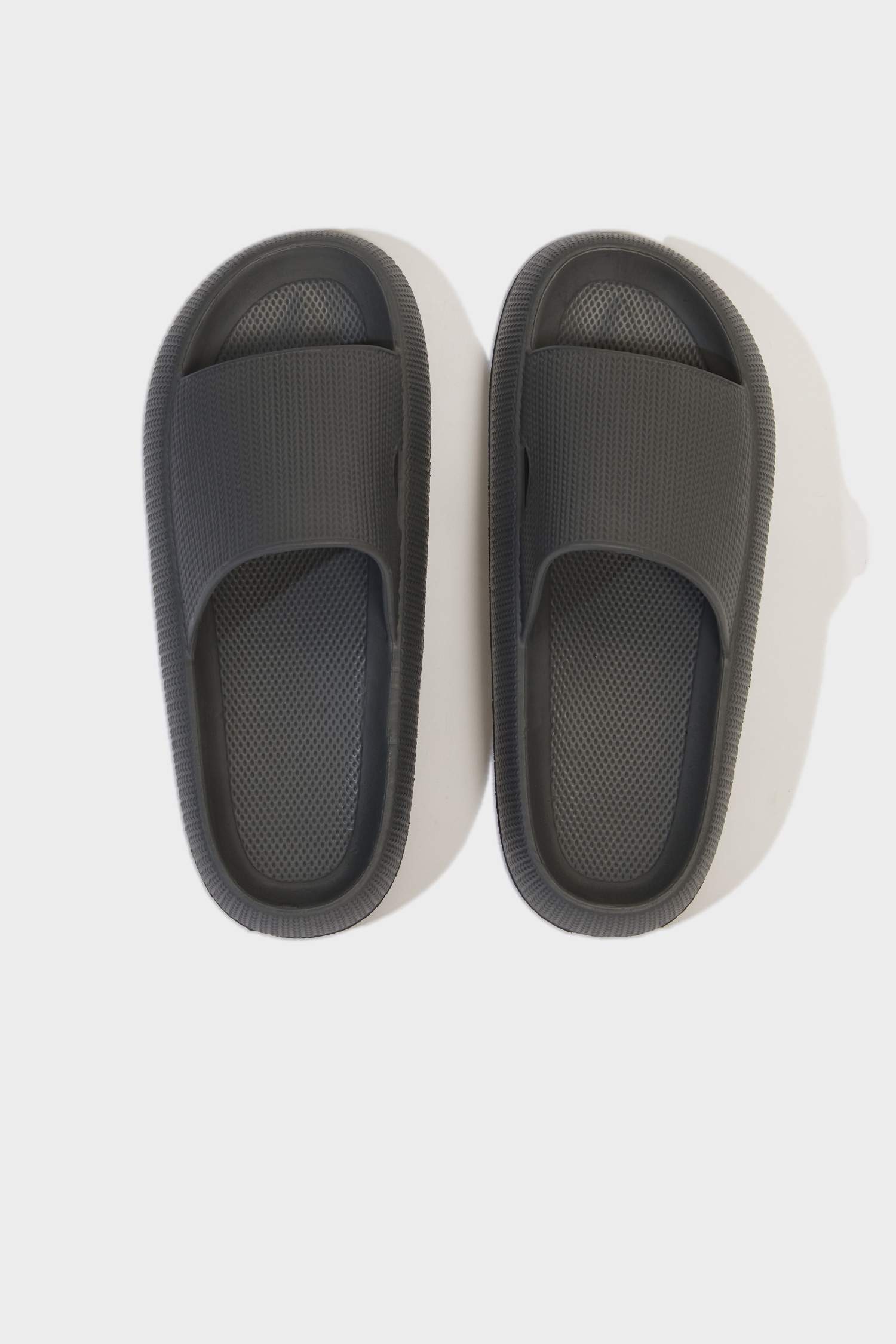 شبشب رجالي بكعب سميك بشريط مفرد