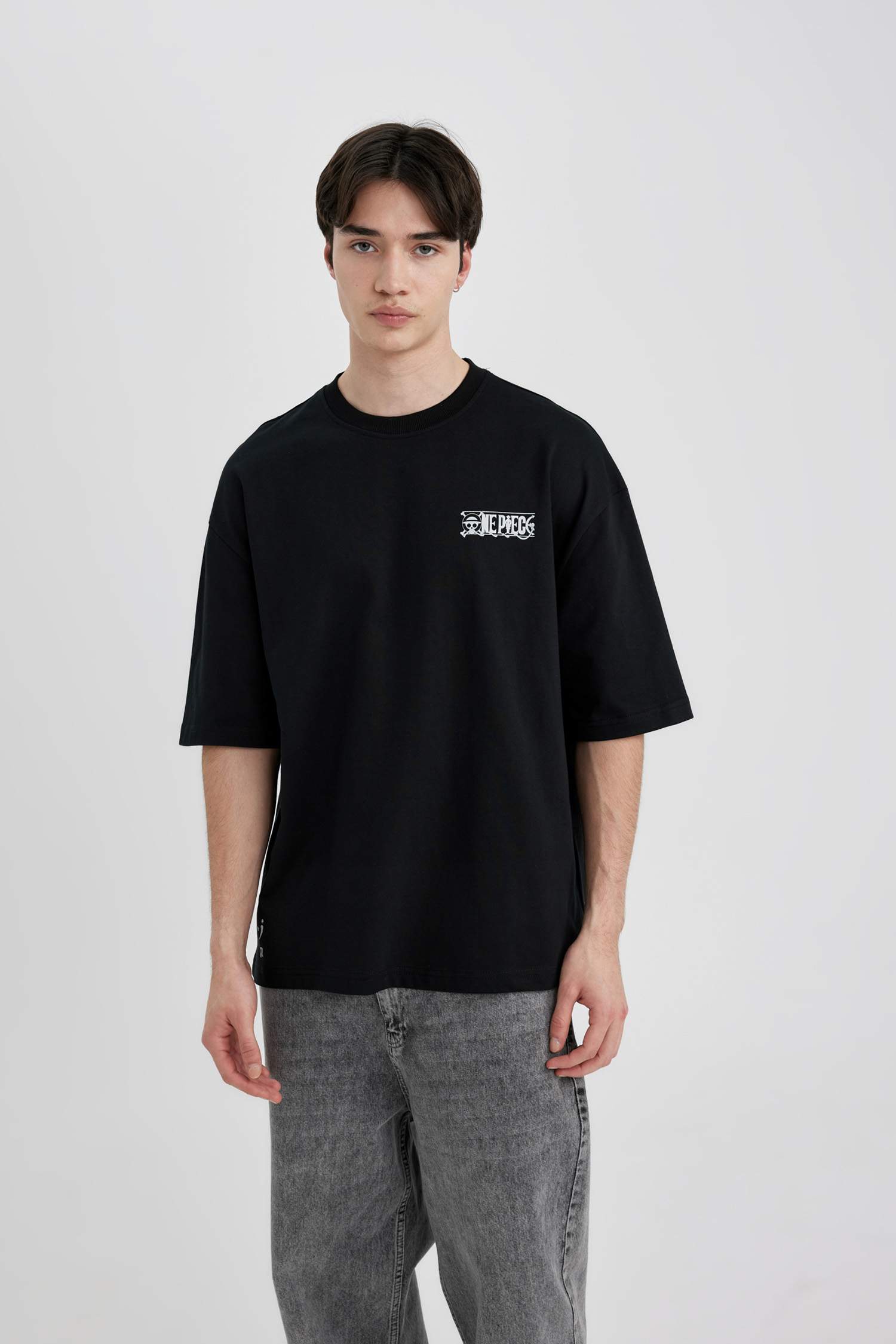 Футболка One Piece с круглым вырезом