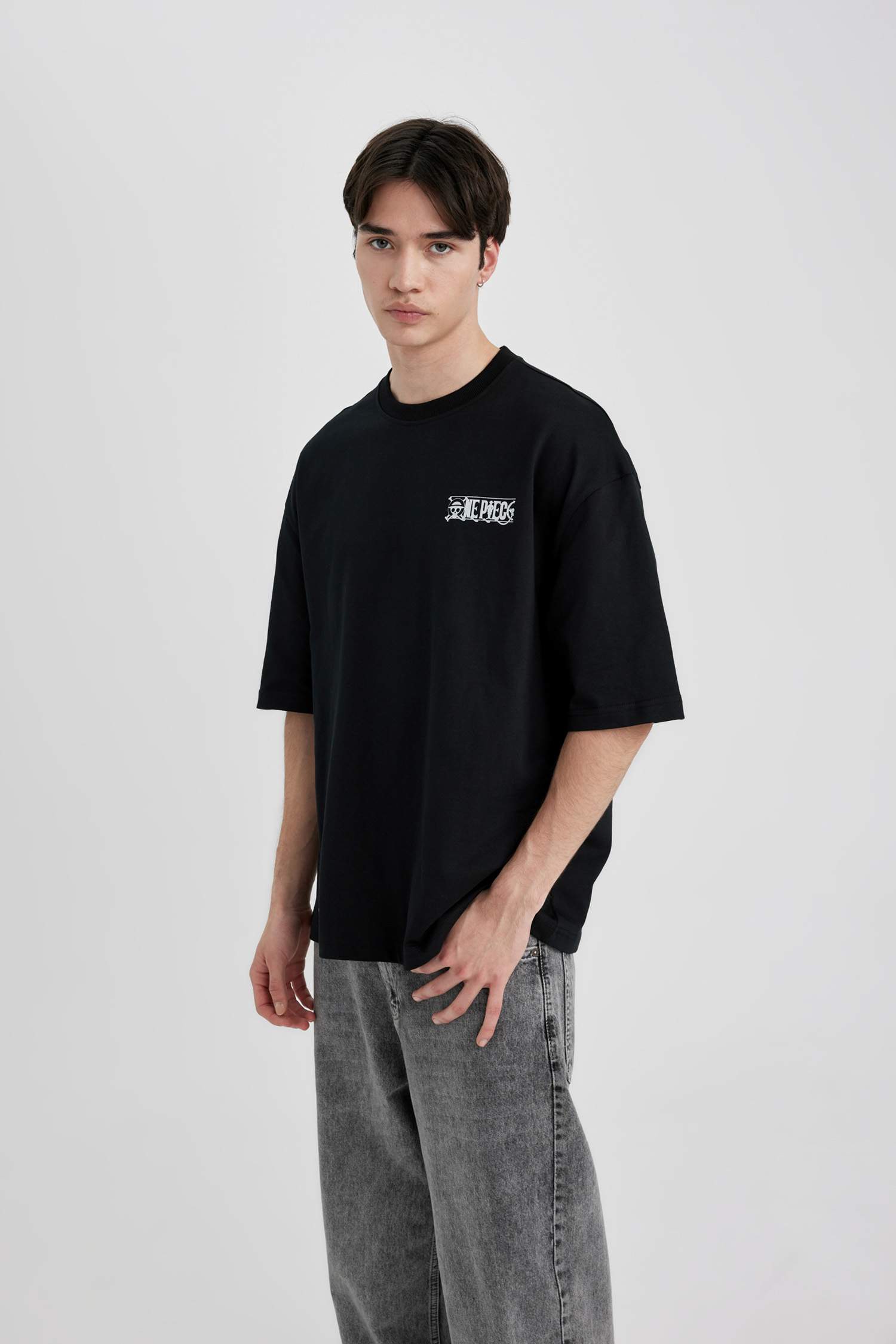 Футболка One Piece с круглым вырезом