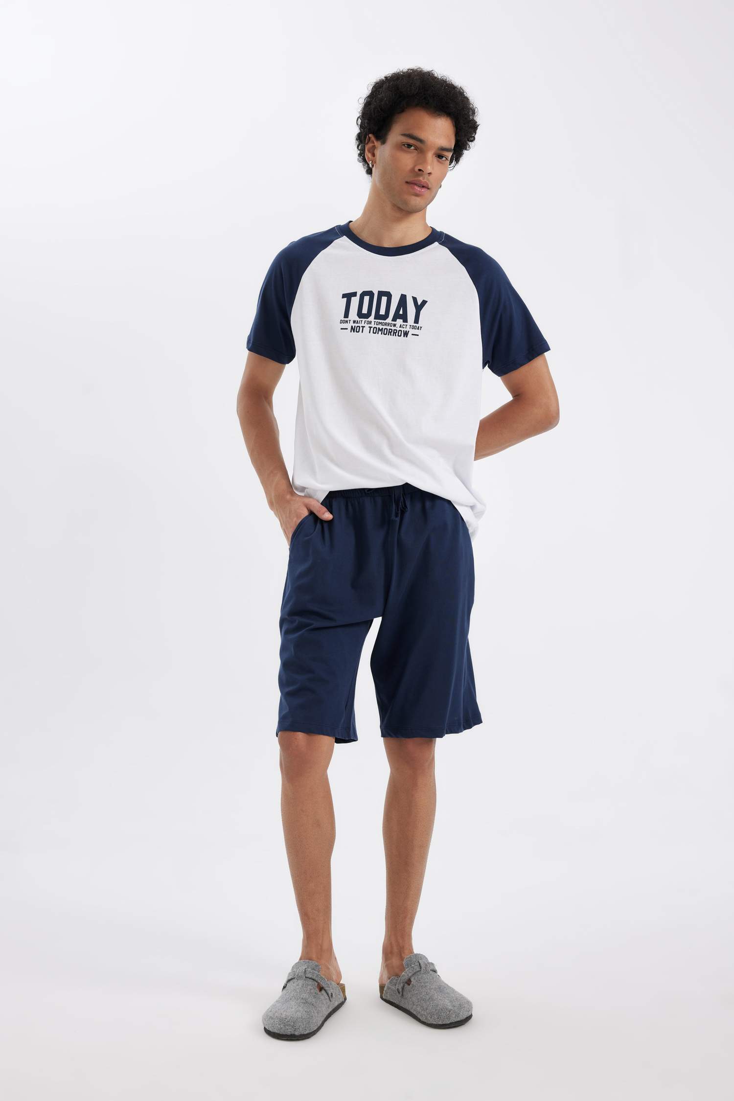 Regular Fit Pijama Takımı Bisiklet Yaka Baskılı Kısa Kollu Üst Beli Bağcıklı Şort Alt