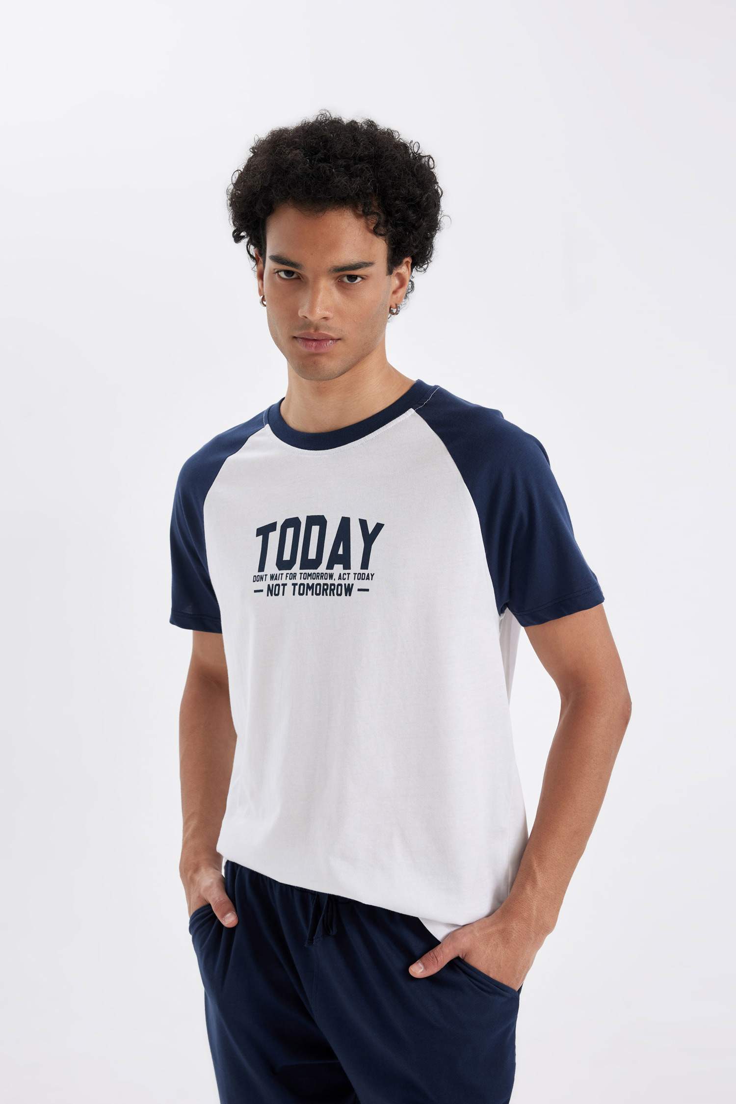 Regular Fit Pijama Takımı Bisiklet Yaka Baskılı Kısa Kollu Üst Beli Bağcıklı Şort Alt