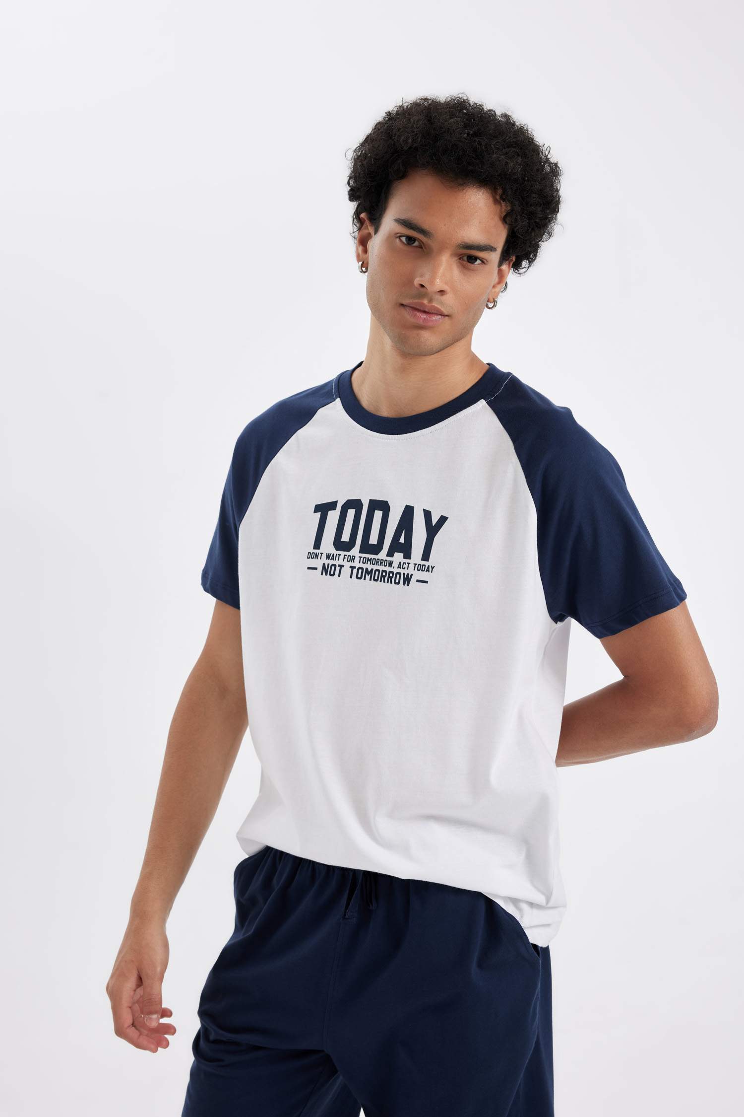 Regular Fit Pijama Takımı Bisiklet Yaka Baskılı Kısa Kollu Üst Beli Bağcıklı Şort Alt