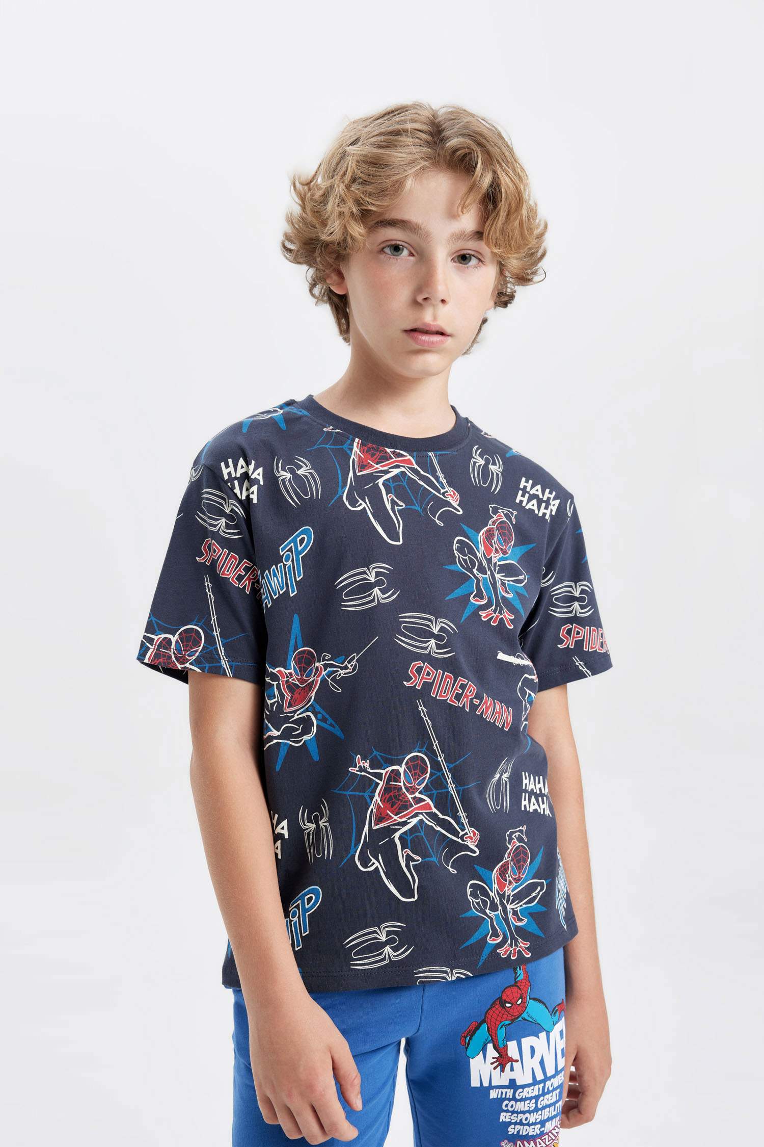 تيشيرت نص كم قصة عادية برقبة مستديرة من سبايدرمان