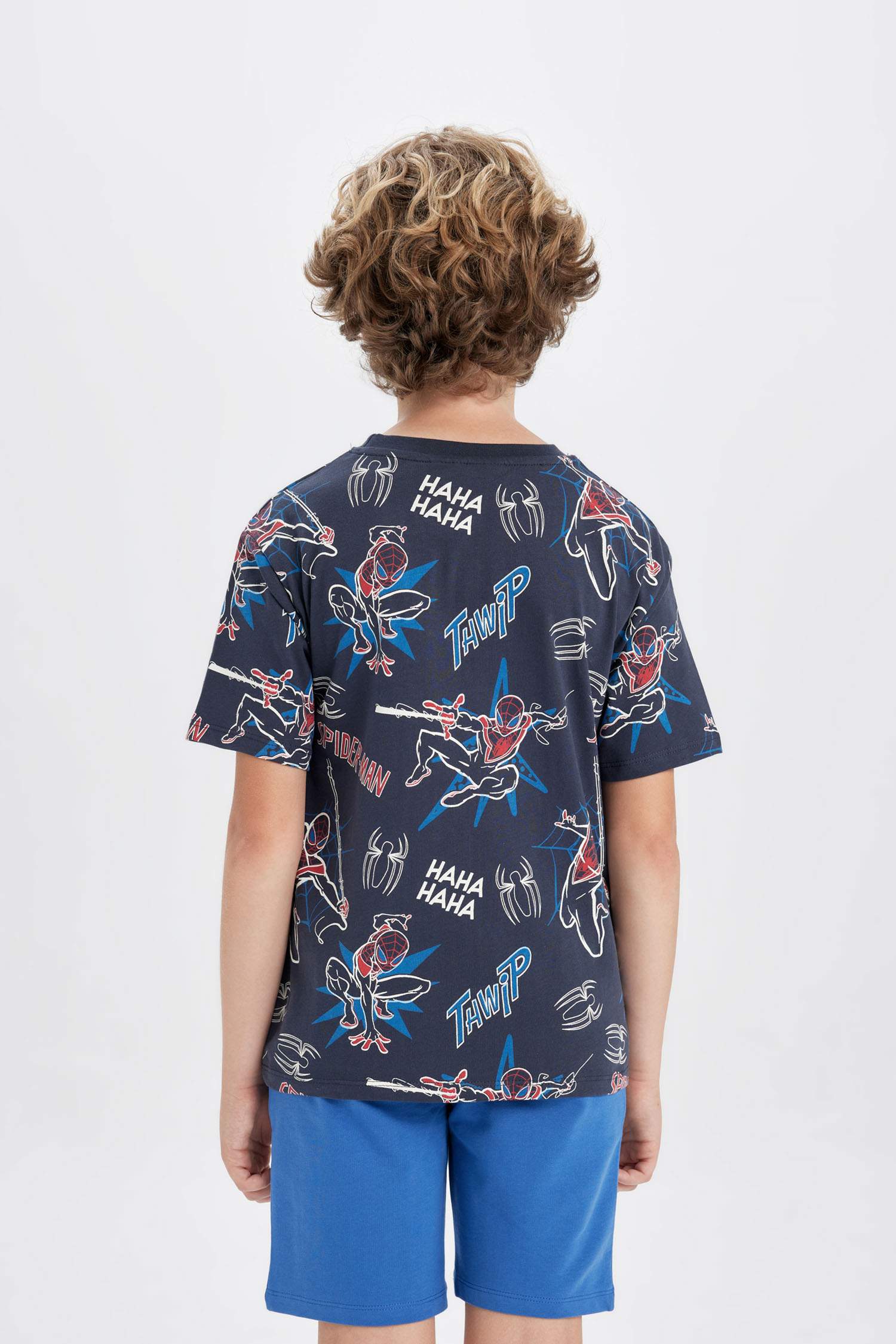 تيشيرت نص كم قصة عادية برقبة مستديرة من سبايدرمان