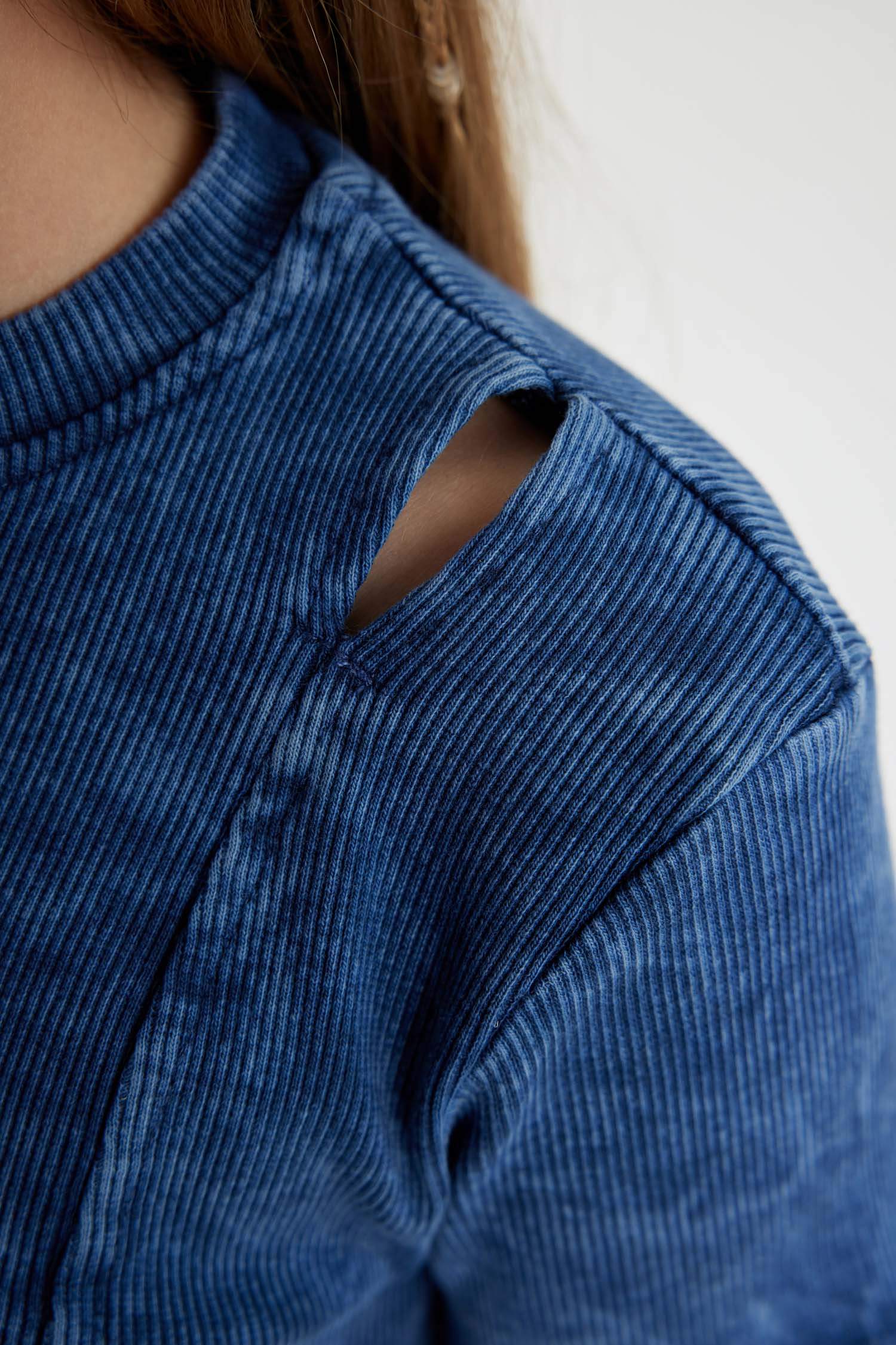 تيشيرت نص ردن بناتي مضلع سليم فيت