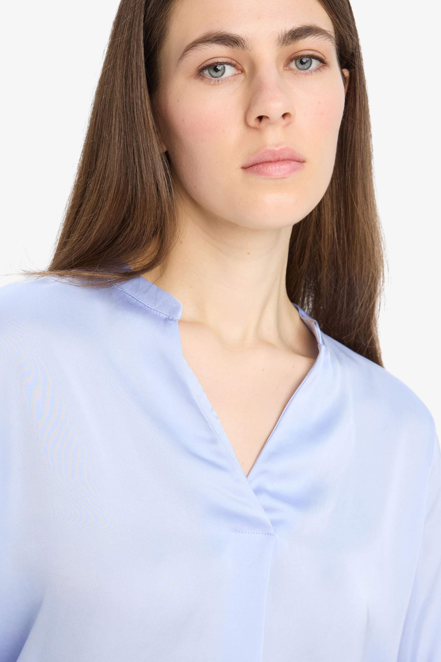 بلوزة ستان ردن طويل قصة عادية بياخة V