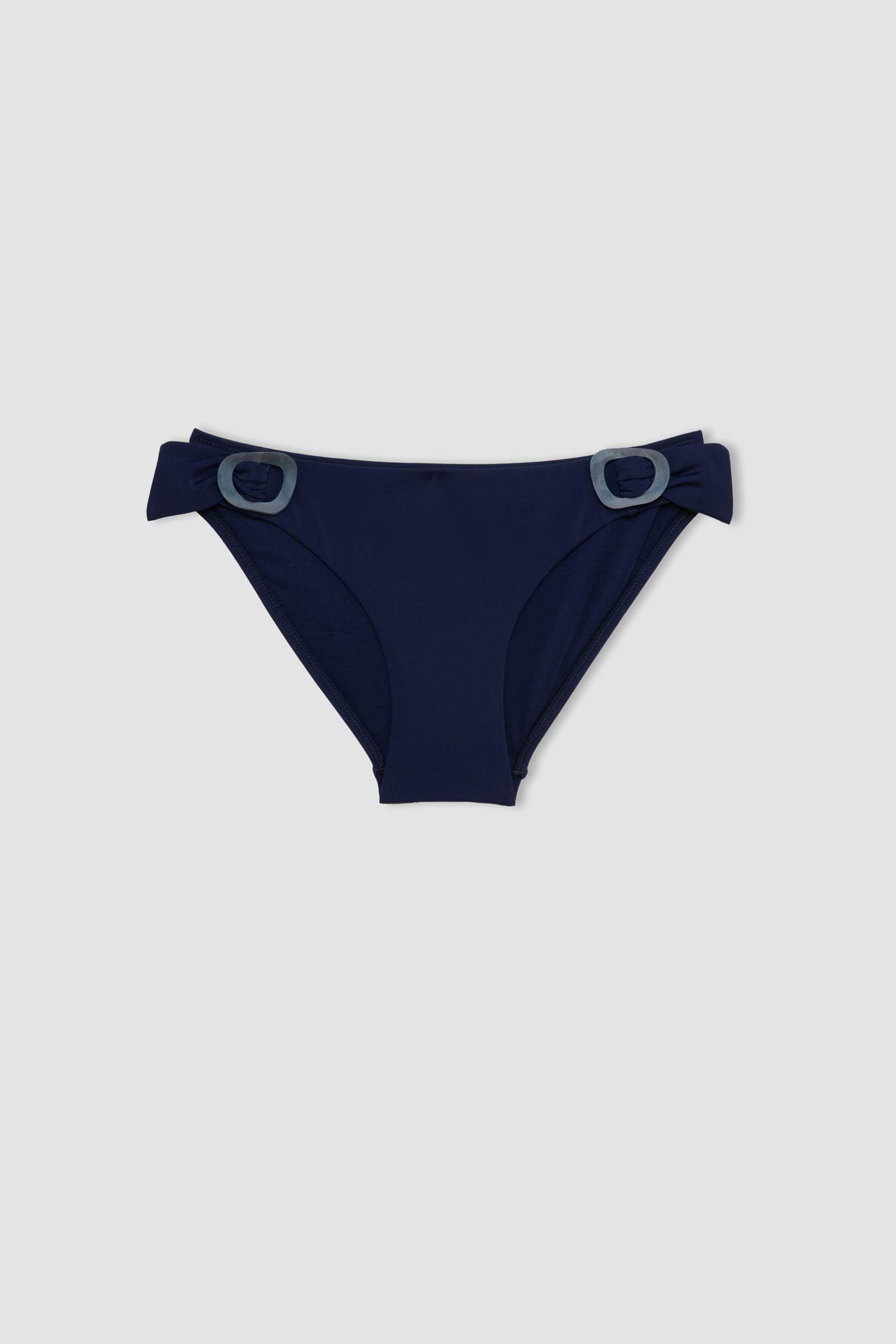 كلوت بكيني قصة عادية من Ayje x DeFacto