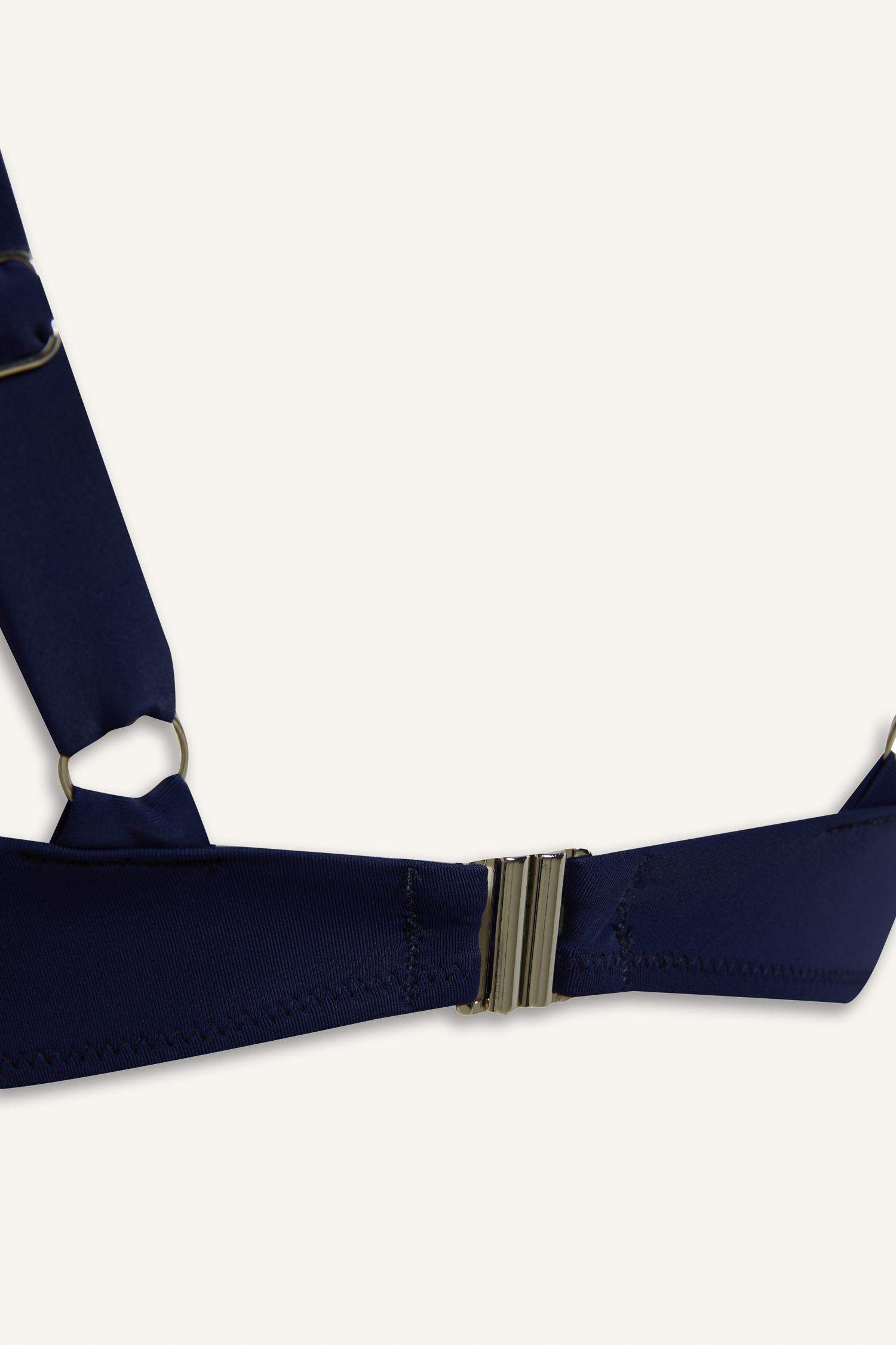 بكيني توب قصة عادية من Ayje x DeFacto