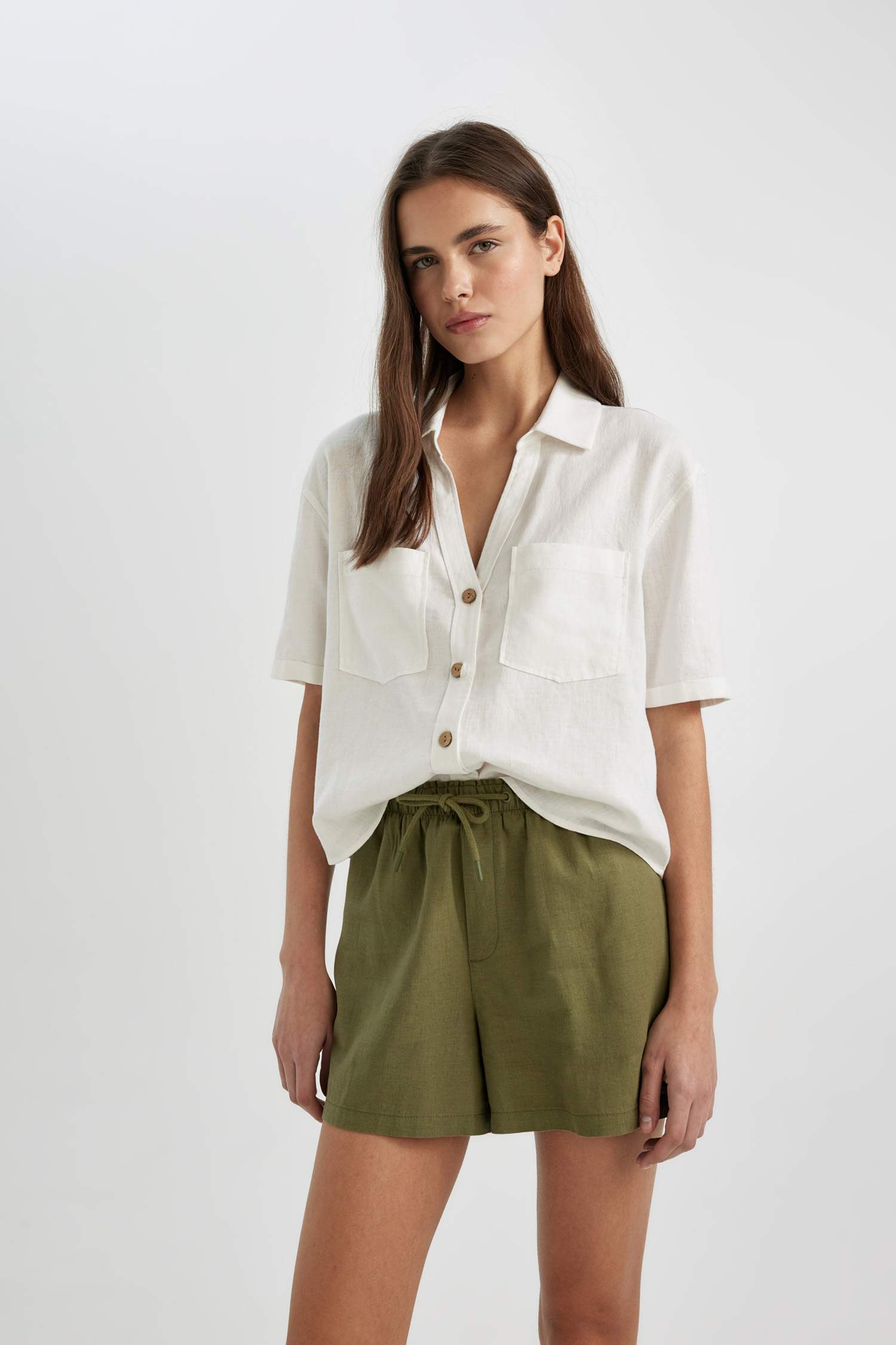 شورت قصة مريحة بجيب بخصر عالي ممزوج بالكتان