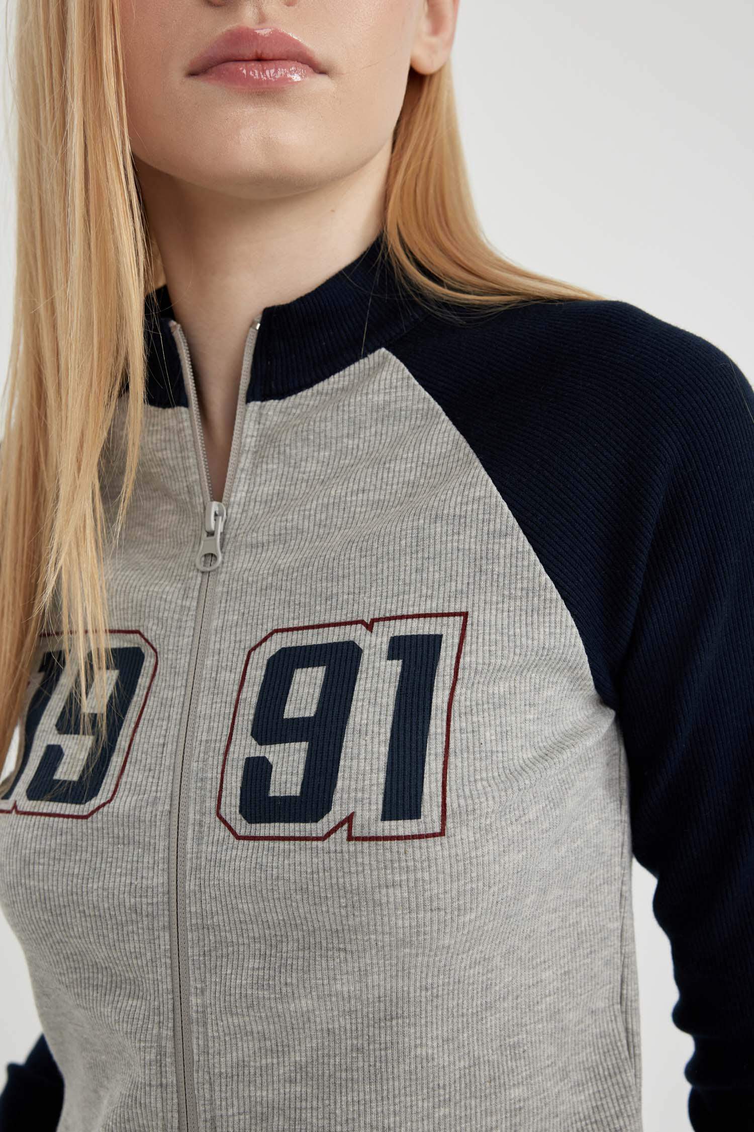 جاكيت سليم فيت مضلع بياخة مستديرة وطبعة نجمة