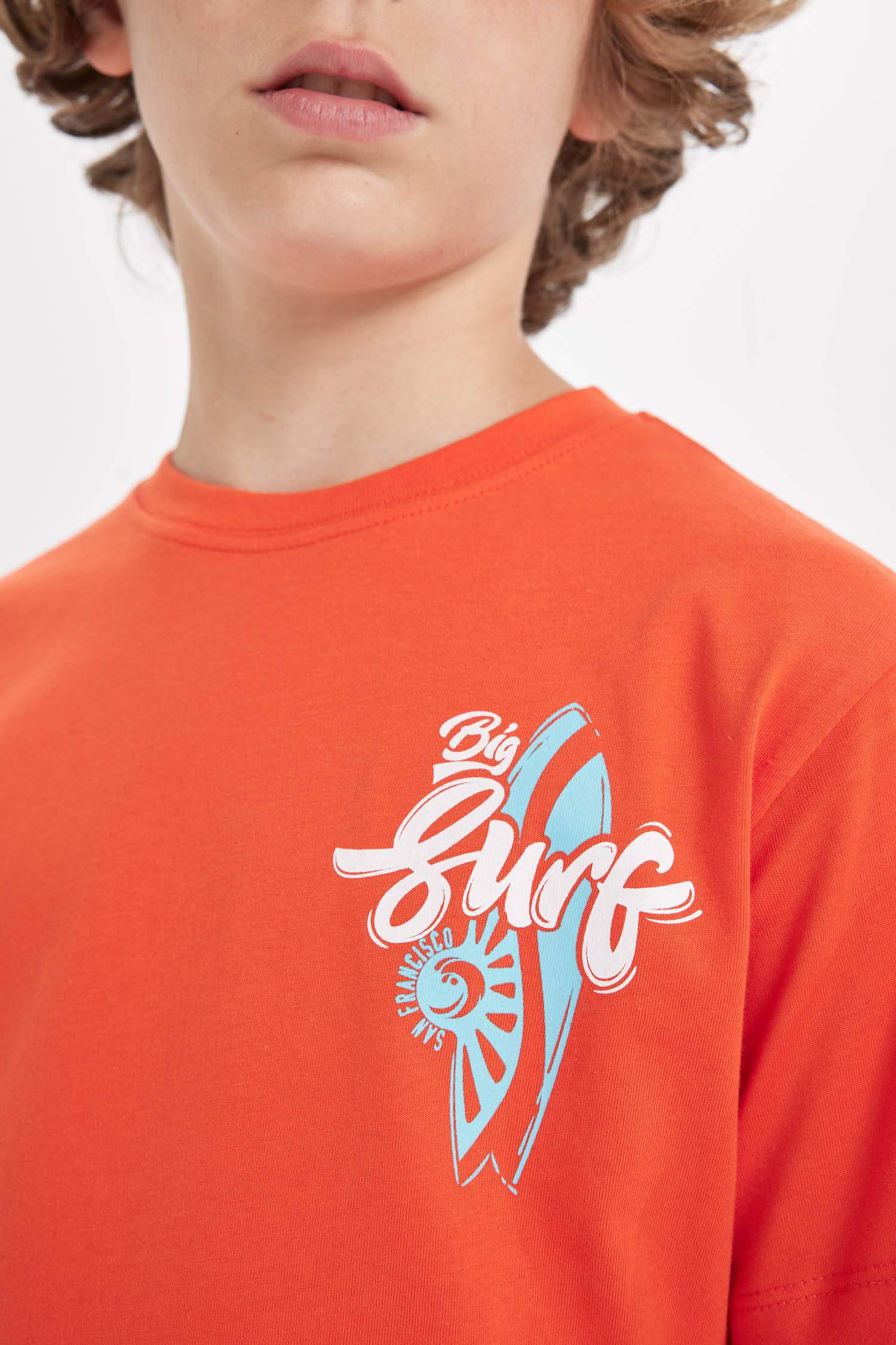 Erkek Çocuk Bisiklet Yaka Sırt Baskılı Kısa Kollu Tişört